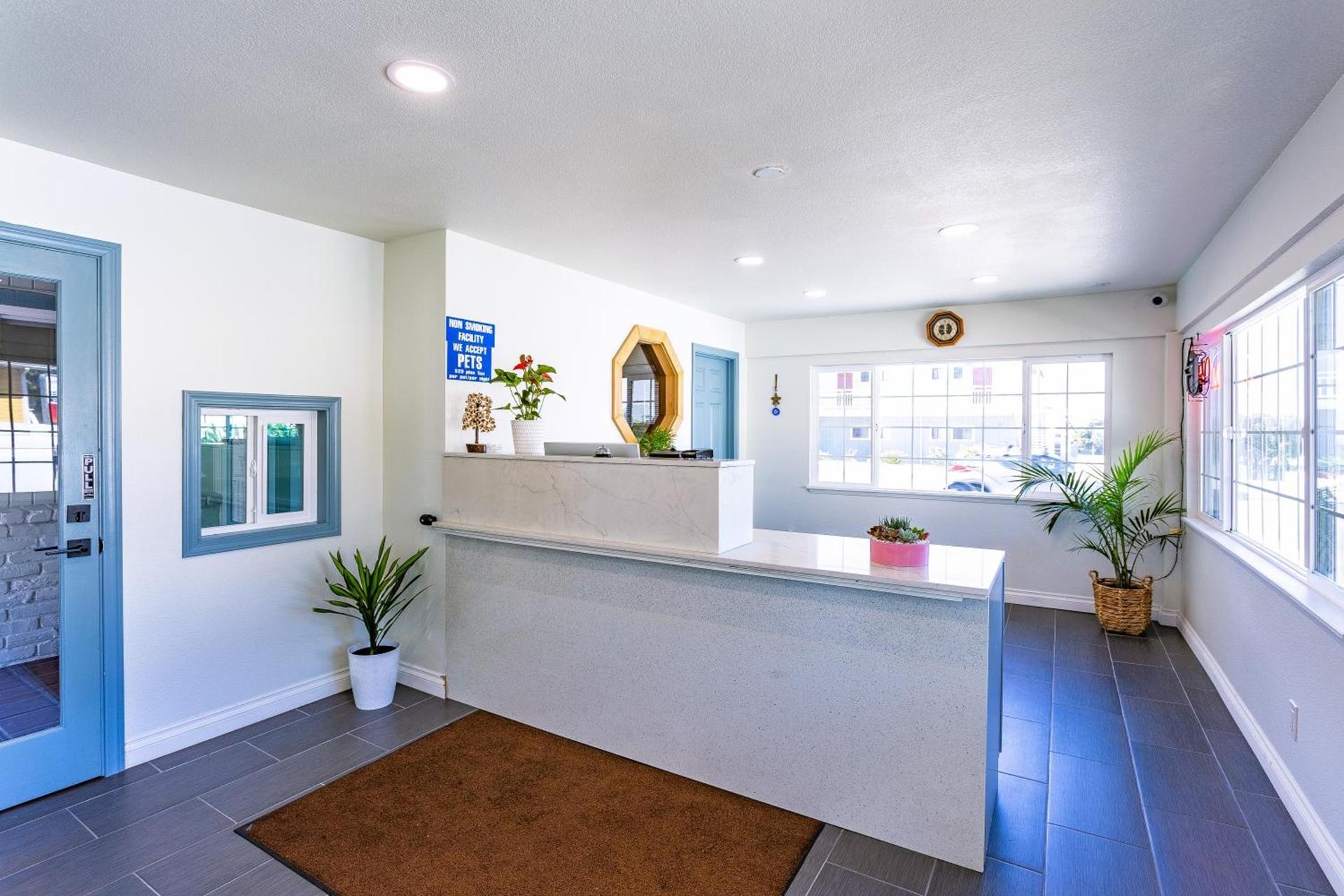 Coastal Breeze Inn photo 2