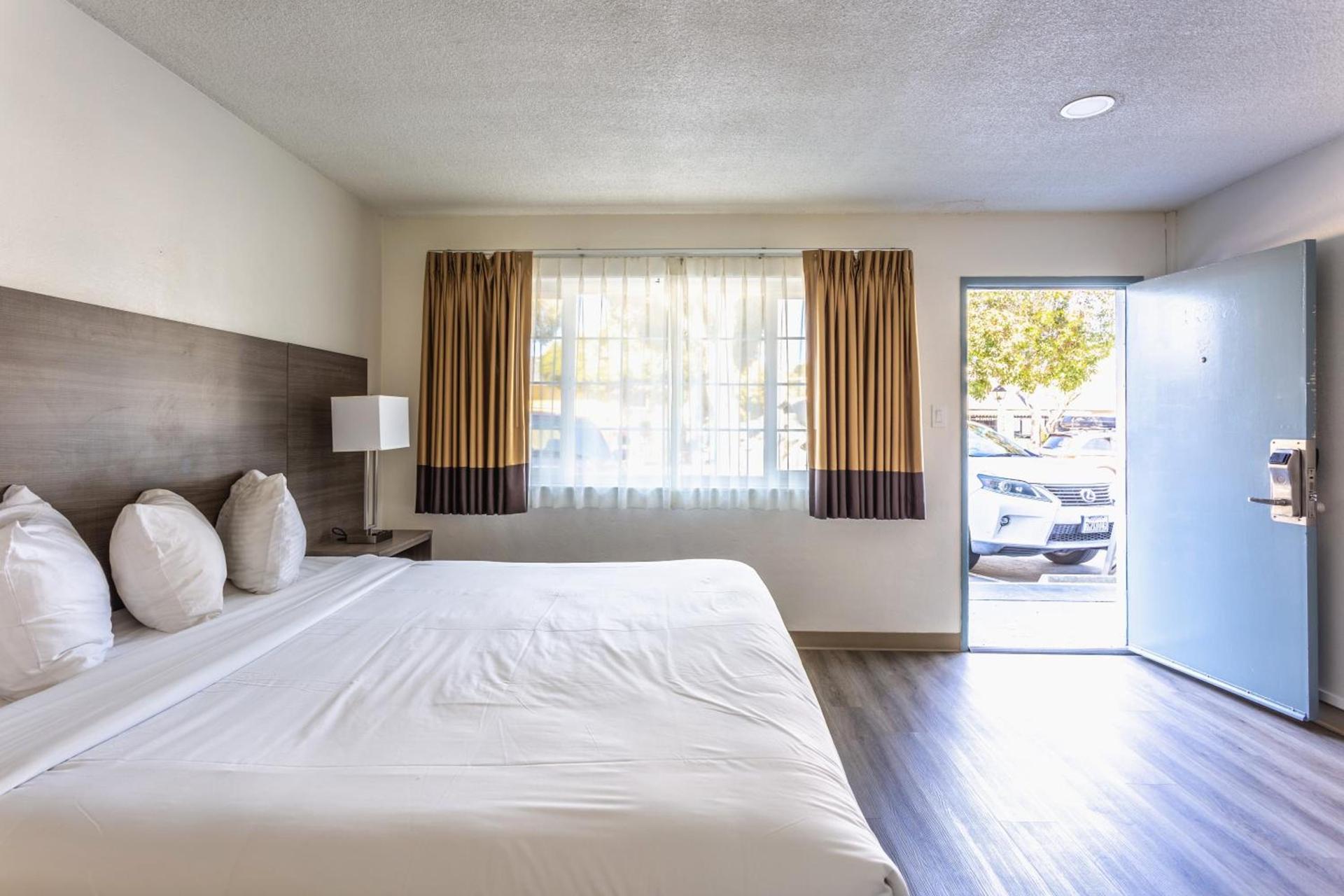 Coastal Breeze Inn photo 14