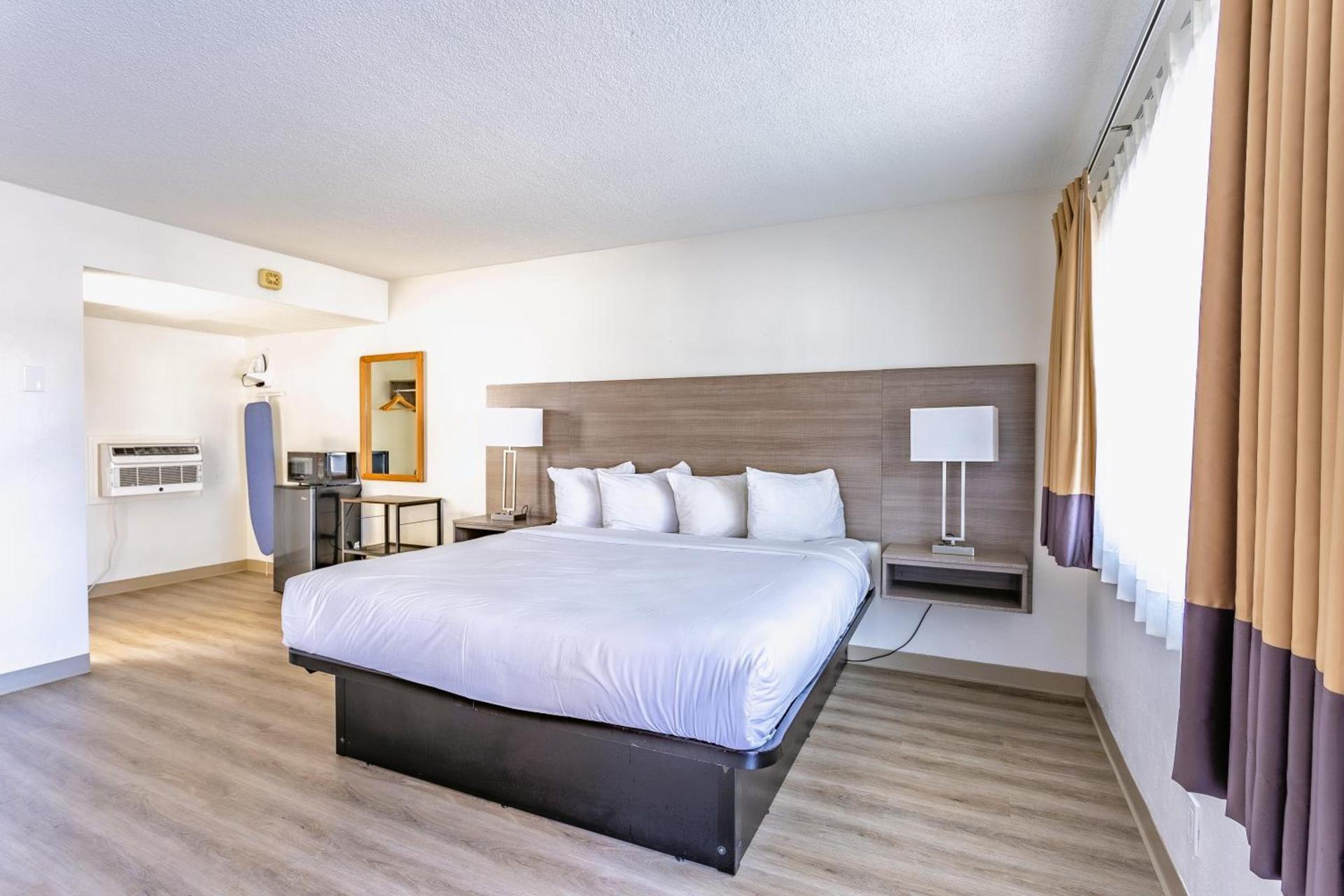 Coastal Breeze Inn photo 15