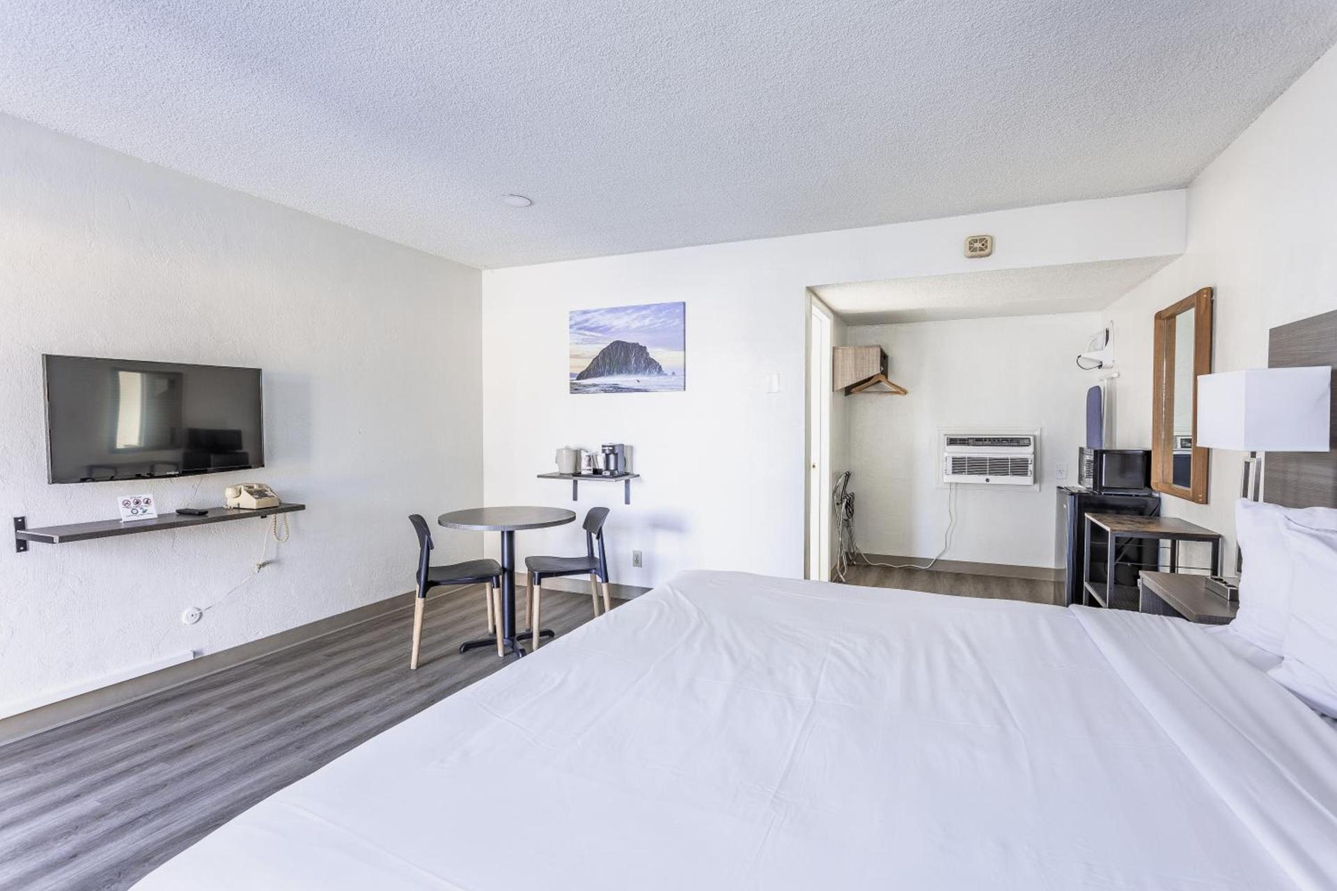 Coastal Breeze Inn photo 16