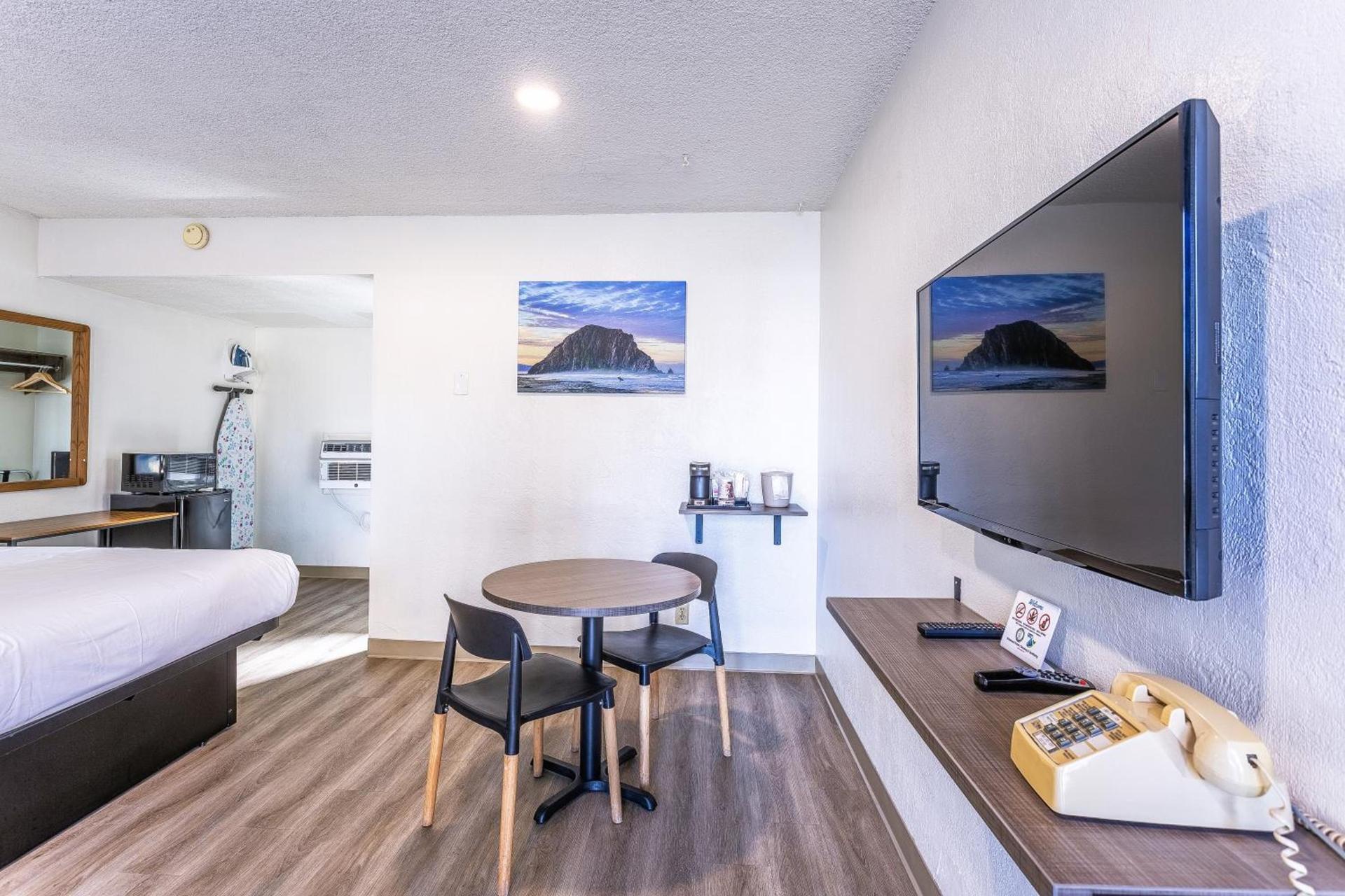 Coastal Breeze Inn photo 22