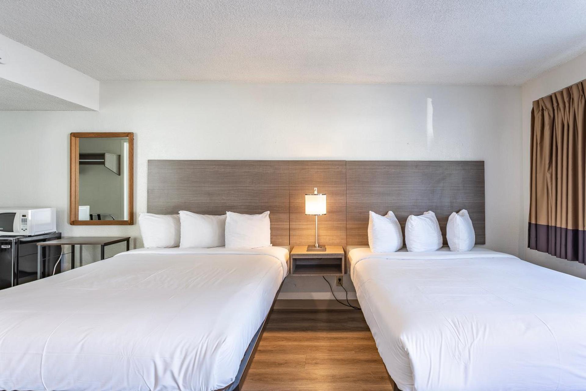 Coastal Breeze Inn photo 29