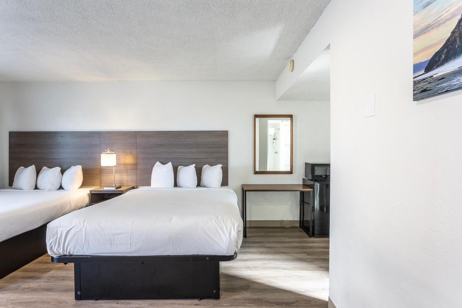 Coastal Breeze Inn photo 28