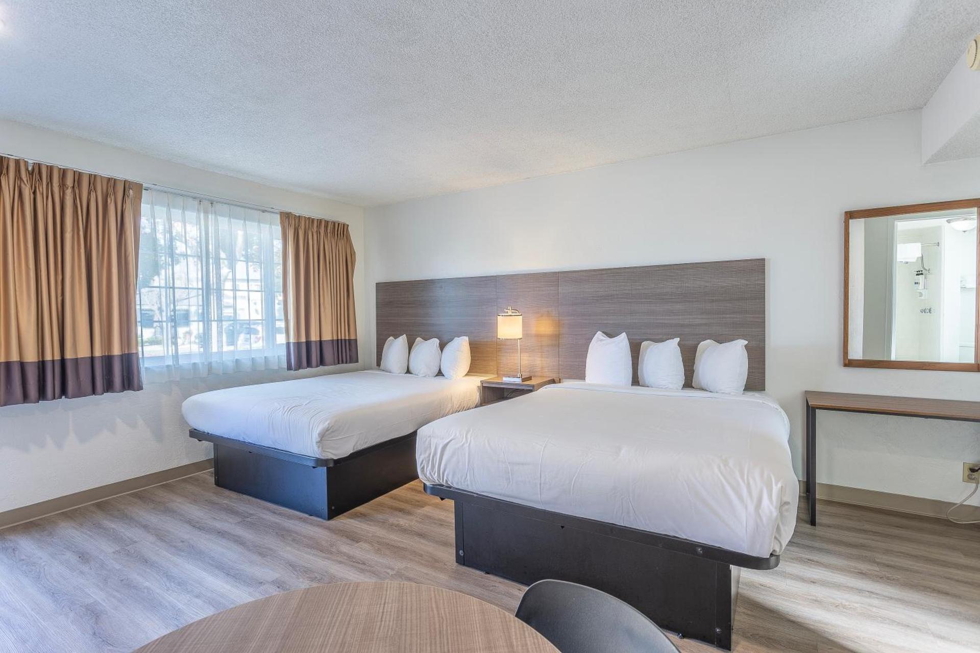 Coastal Breeze Inn photo 26