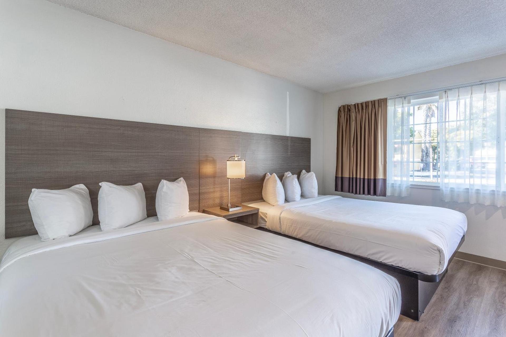 Coastal Breeze Inn photo 24