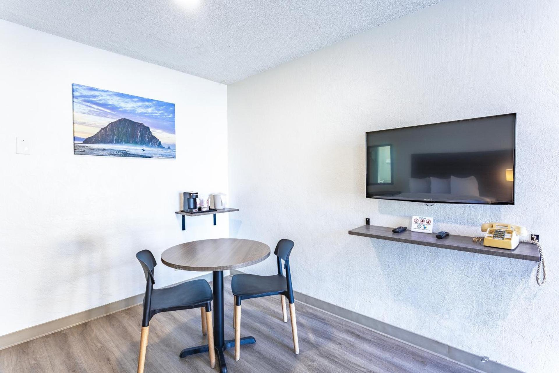 Coastal Breeze Inn photo 32
