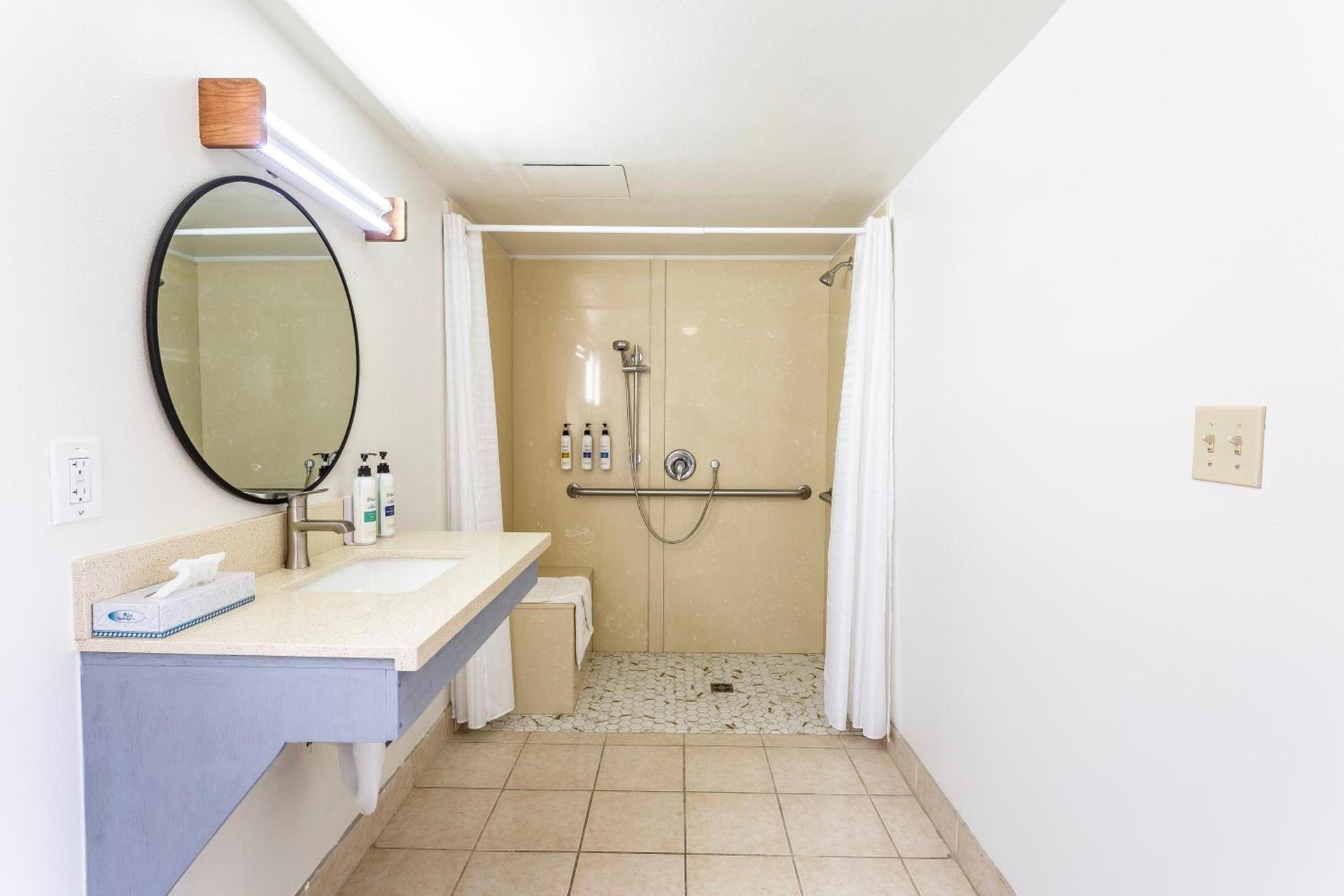 Coastal Breeze Inn photo 35