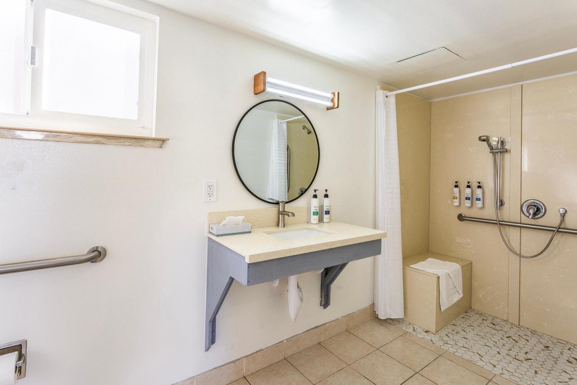 Coastal Breeze Inn photo 34