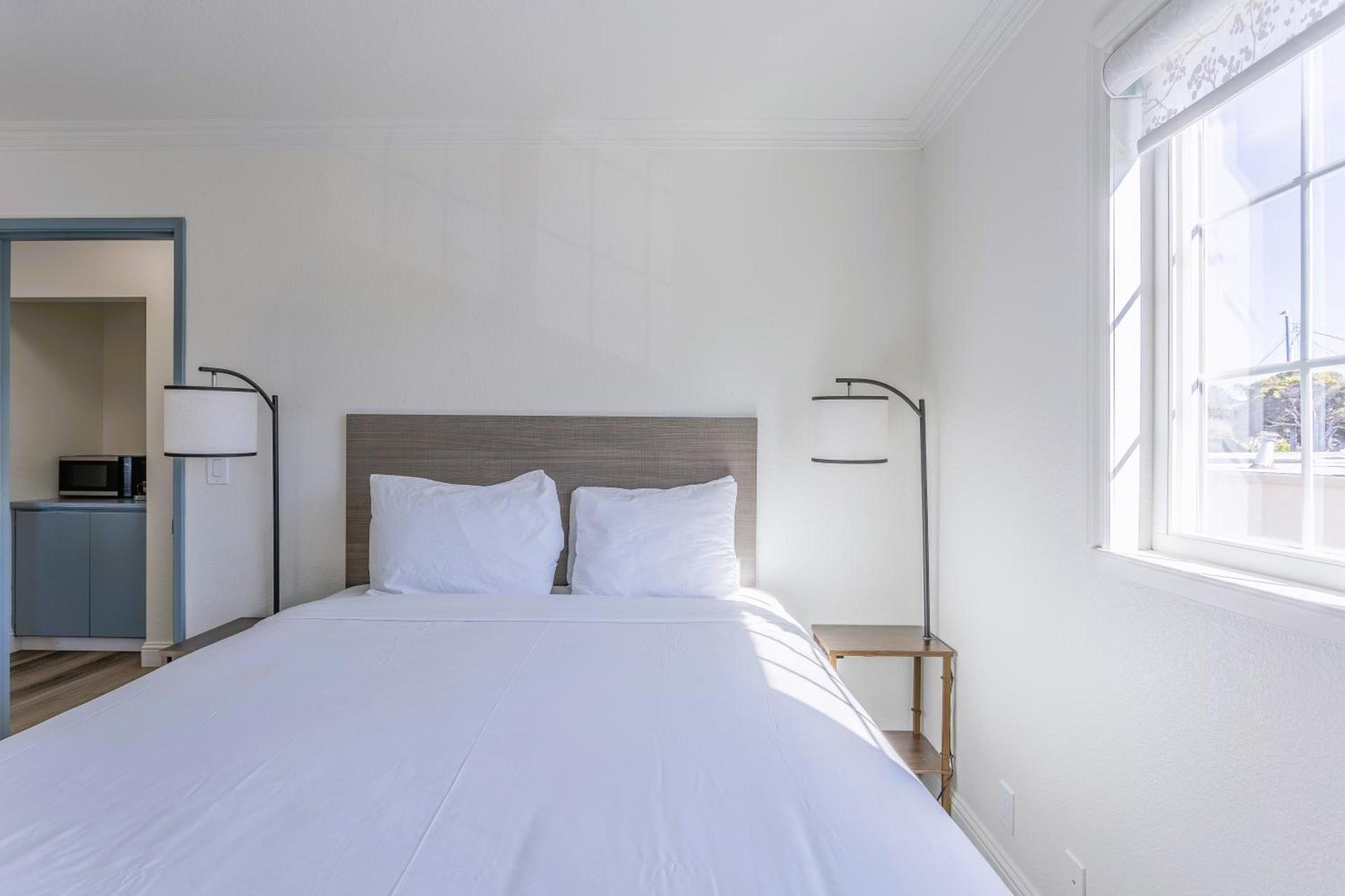 Coastal Breeze Inn photo 40