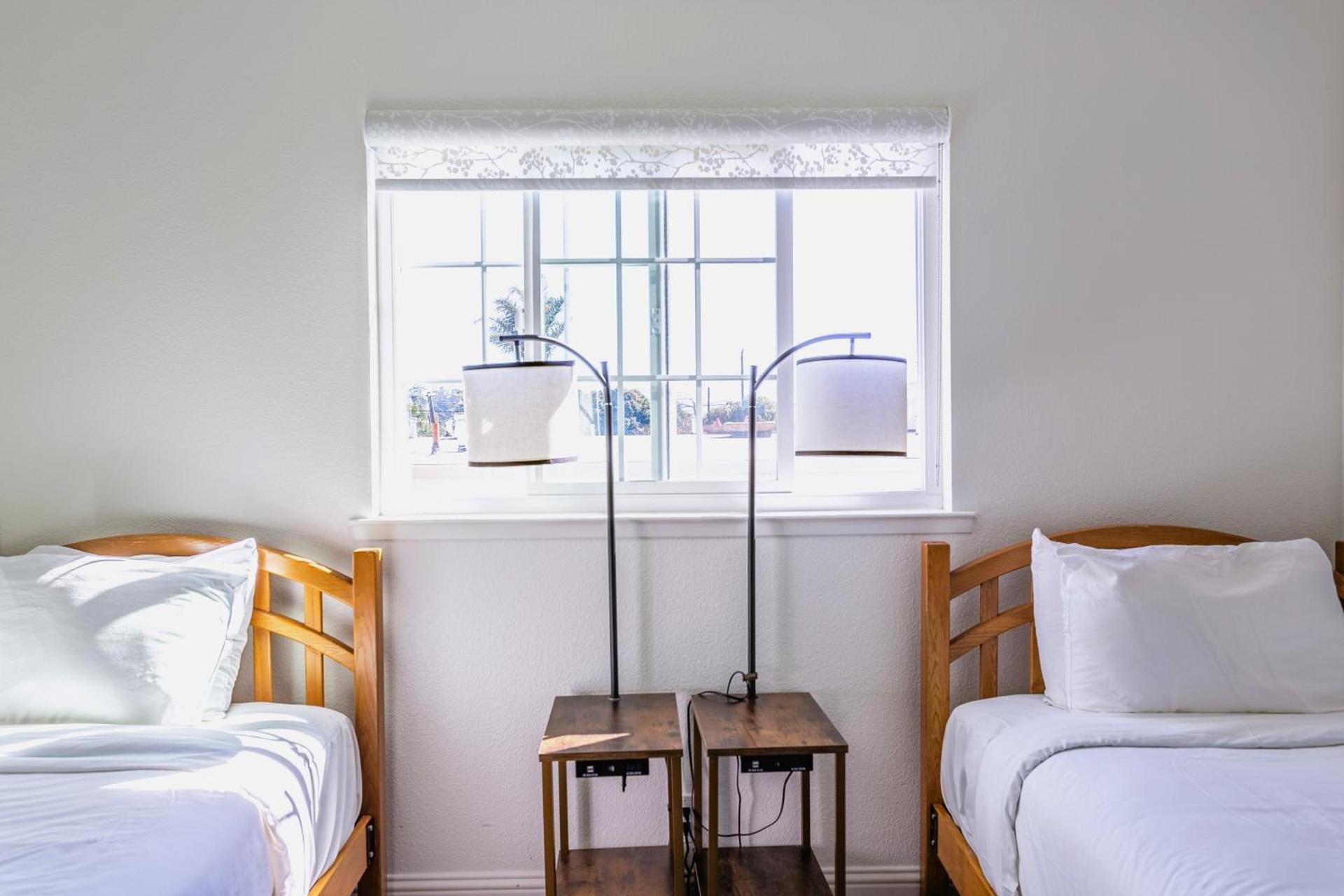 Coastal Breeze Inn photo 38