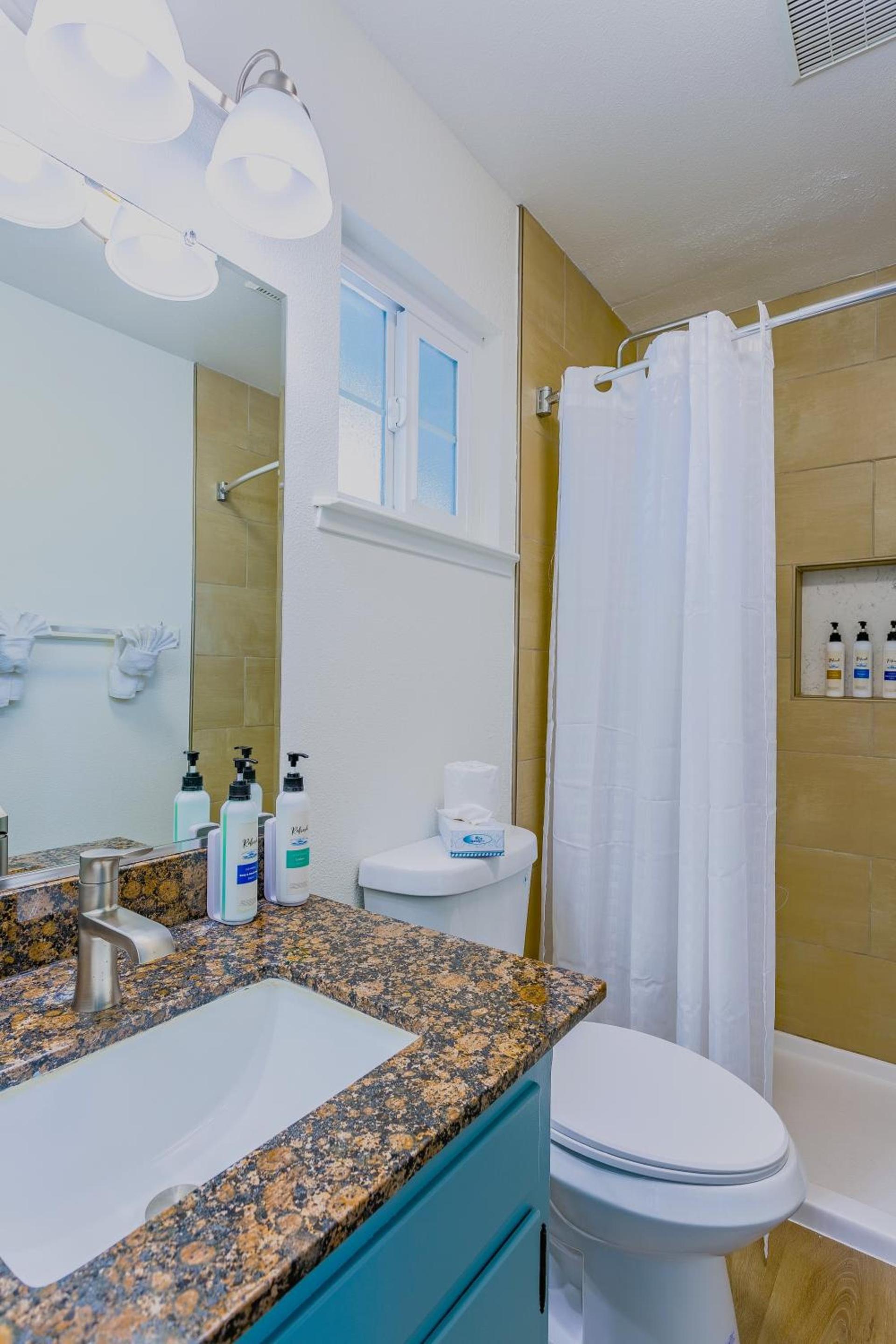 Coastal Breeze Inn photo 41