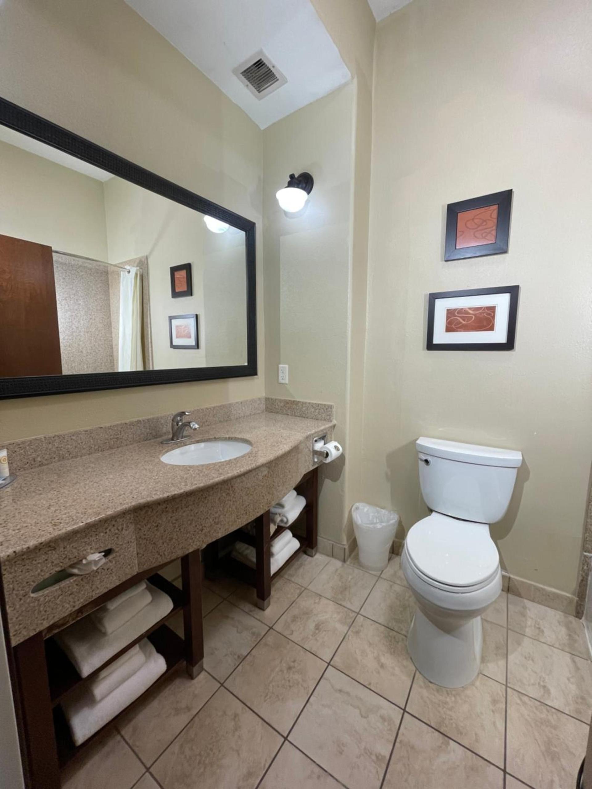 Spark By Hilton Houston Hobby Airport photo 21
