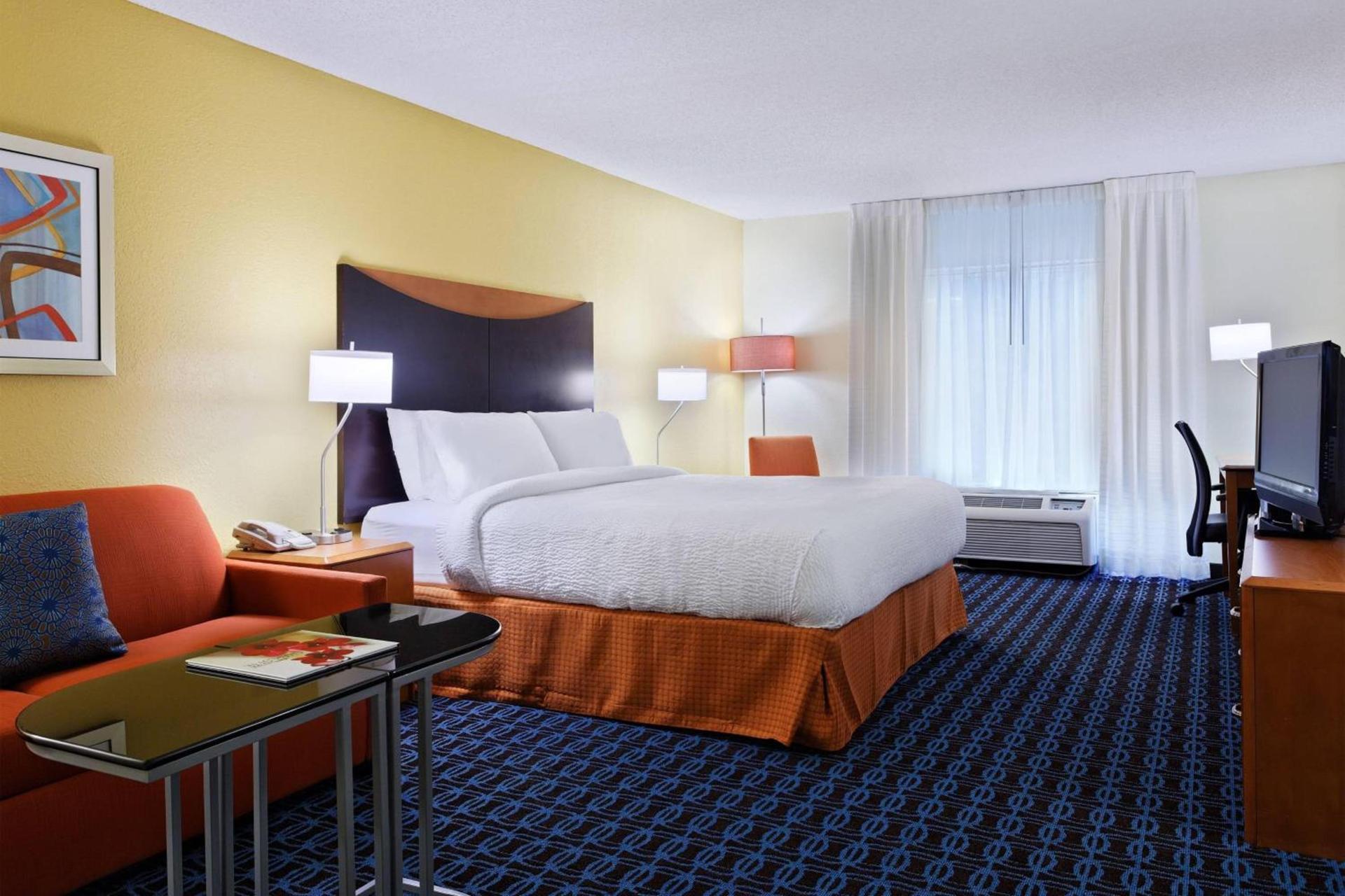 Fairfield Inn & Suites Charlotte Arrowood photo 12
