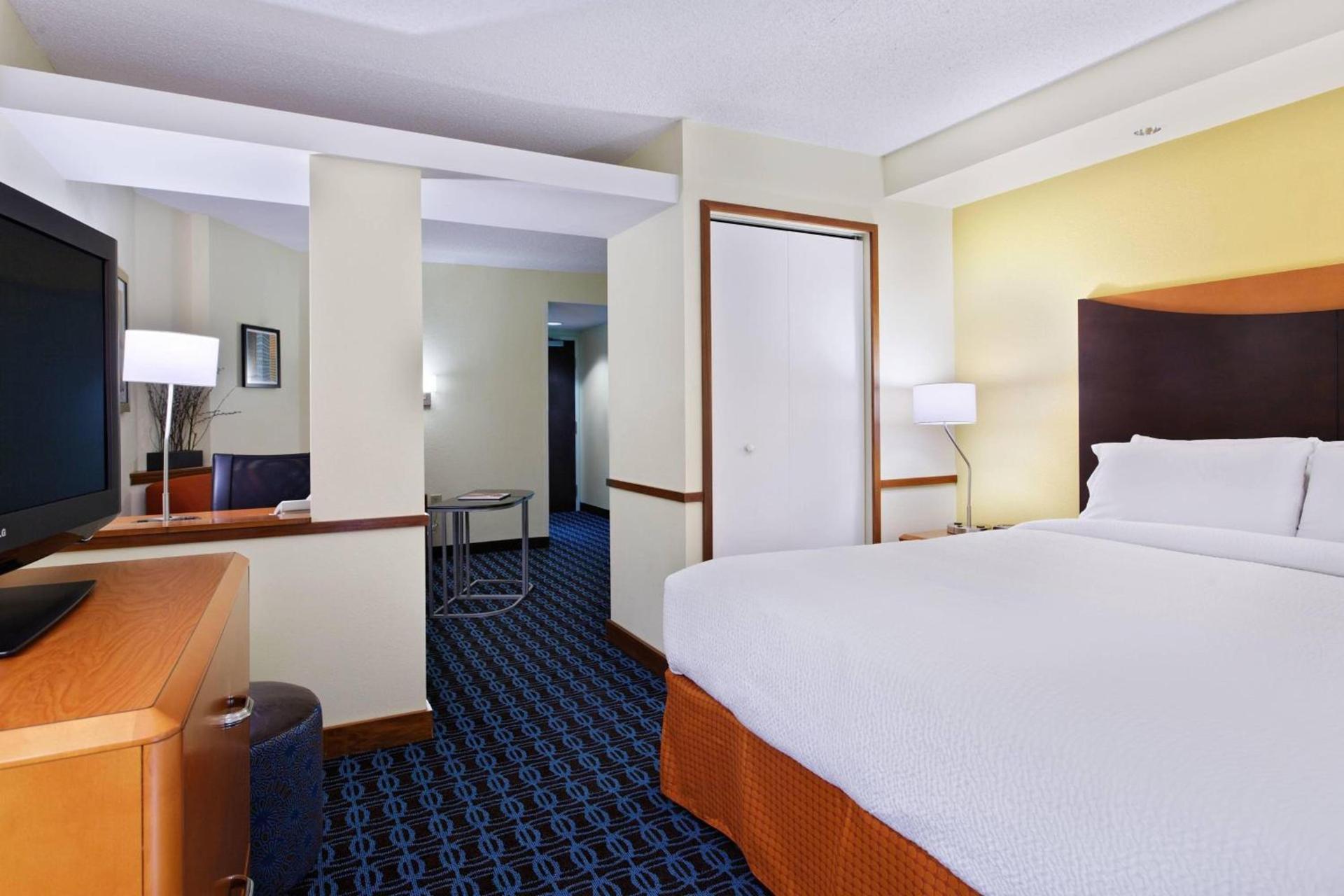 Fairfield Inn & Suites Charlotte Arrowood photo 14