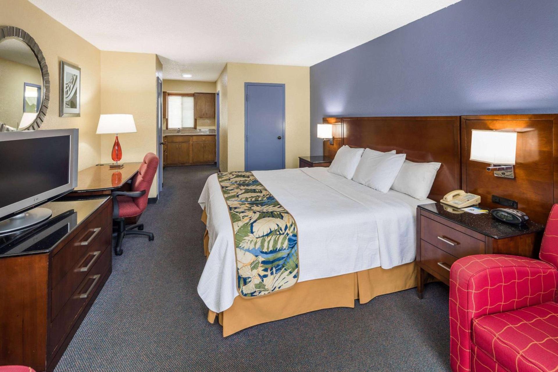 Days Inn by Wyndham Walterboro photo 8