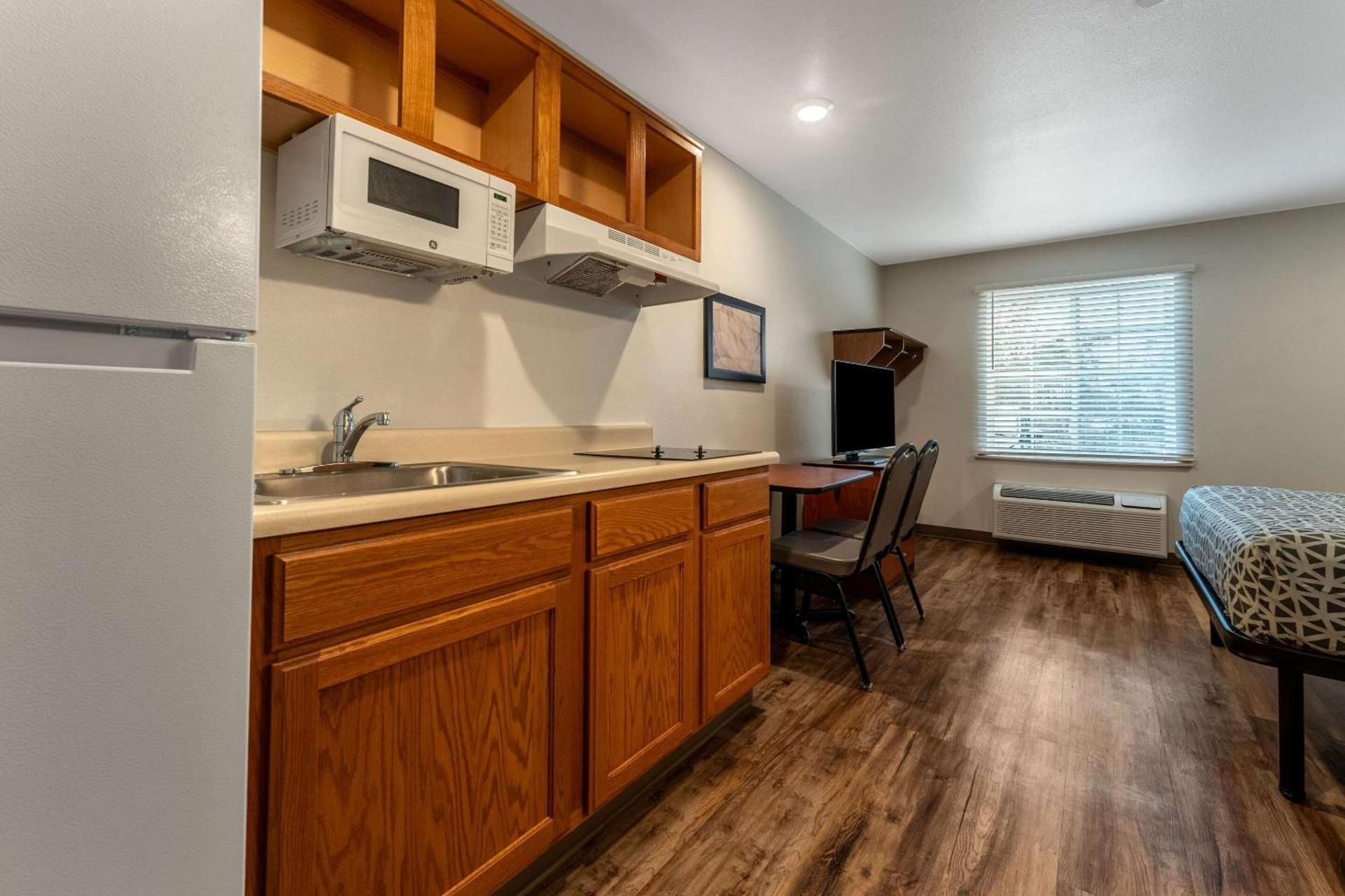 WoodSpring Suites Macon North photo 8