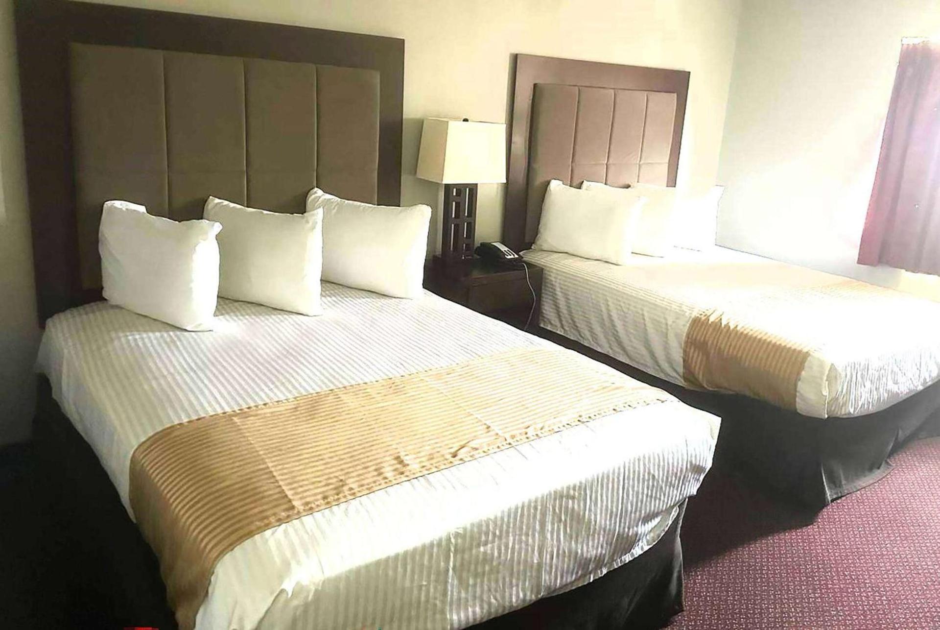 Super 8 by Wyndham Fort Scott photo 27