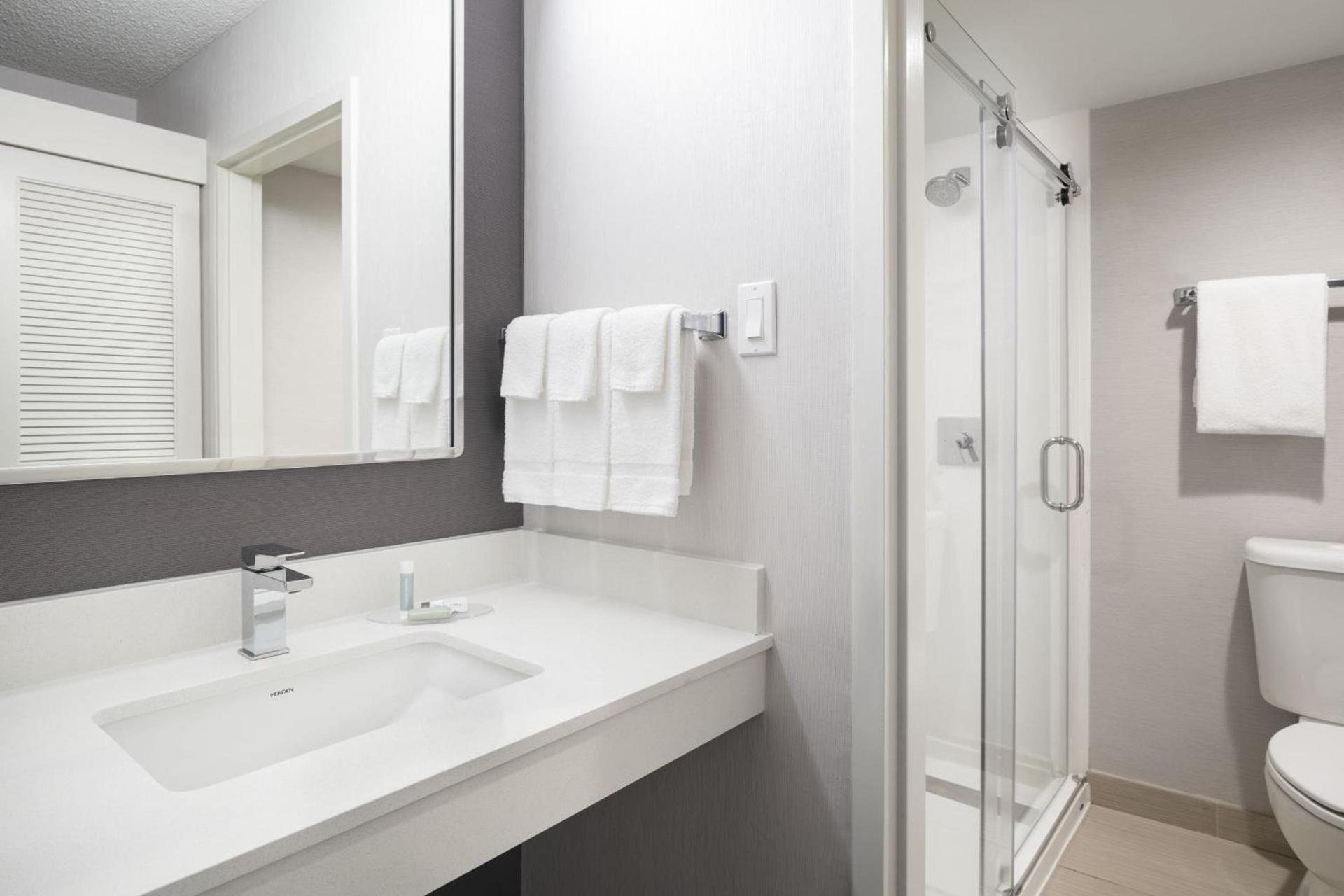 Courtyard by Marriott San Mateo Foster City photo 12