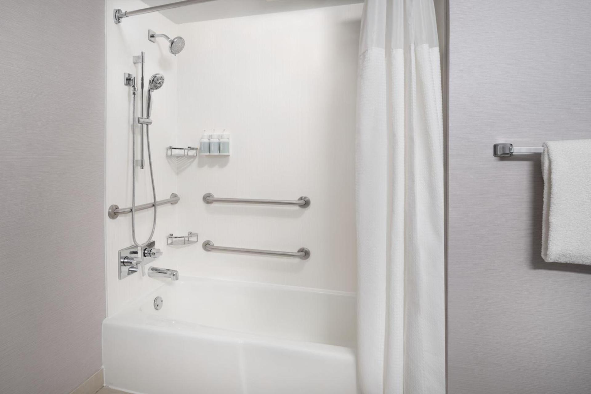 Courtyard by Marriott San Mateo Foster City photo 13