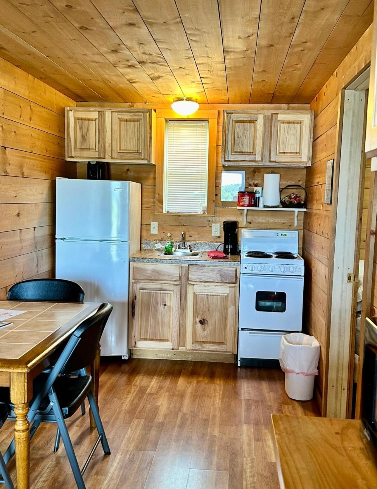 Lakeside Motel, Cabins and RV photo 55