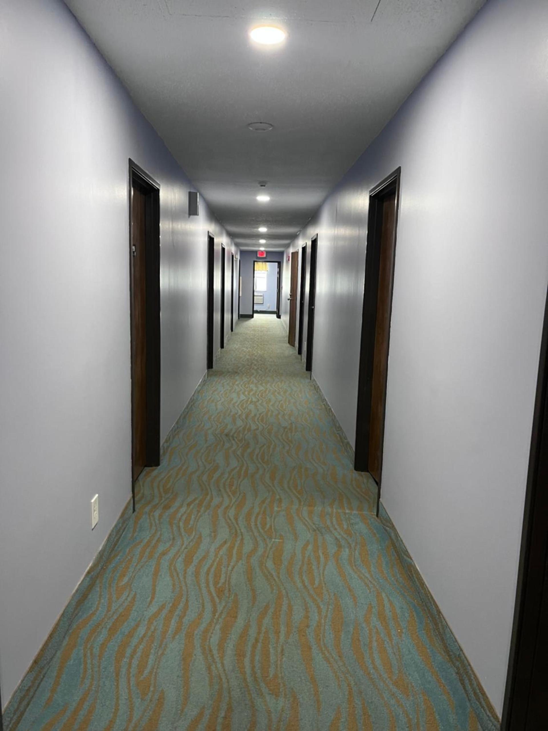 Super 8 by Wyndham Imlay City photo 25