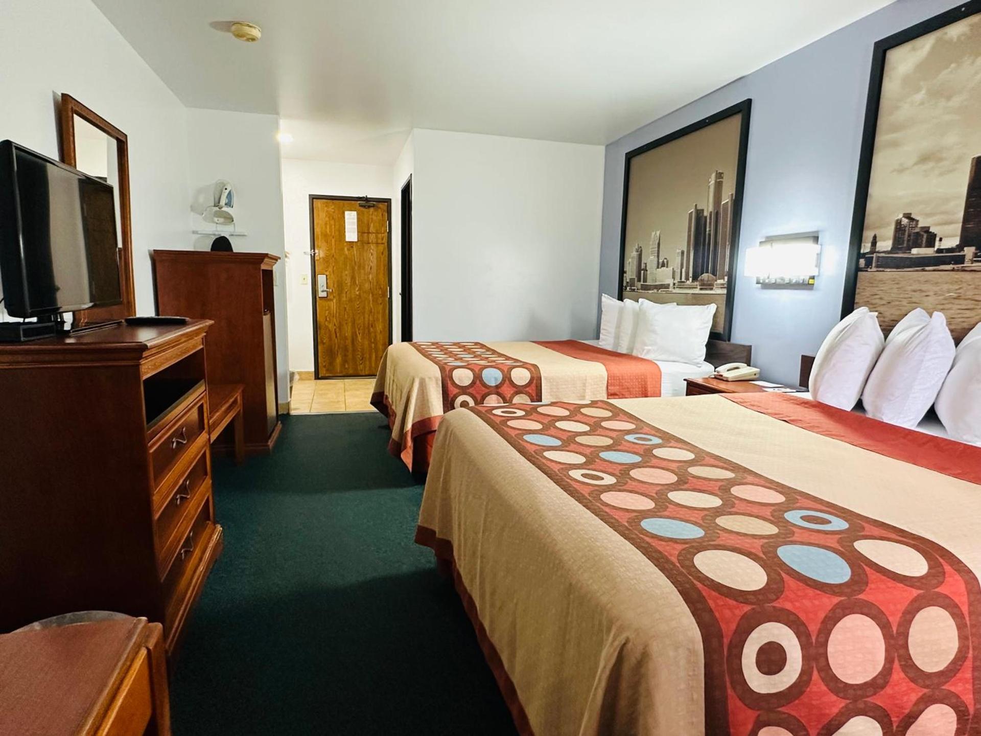 Super 8 by Wyndham Imlay City photo 33
