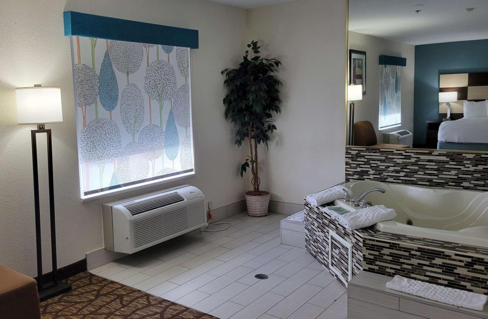 Best Western Joliet Inn & Suites photo 12