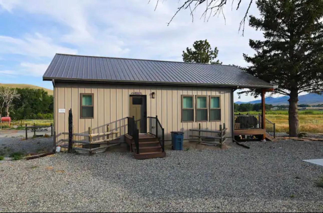 Sportsman Lodge Melrose MT photo 5