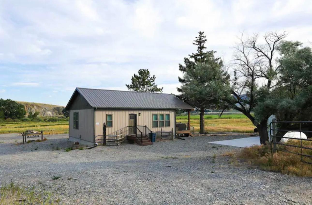 Sportsman Lodge Melrose MT photo 19