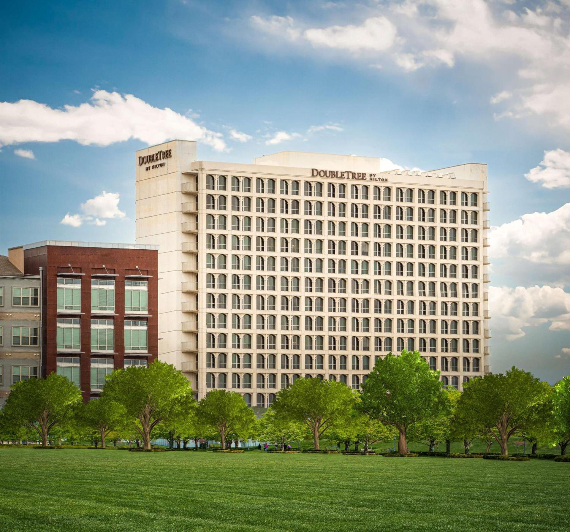 DoubleTree by Hilton Dallas Market Center photo 1
