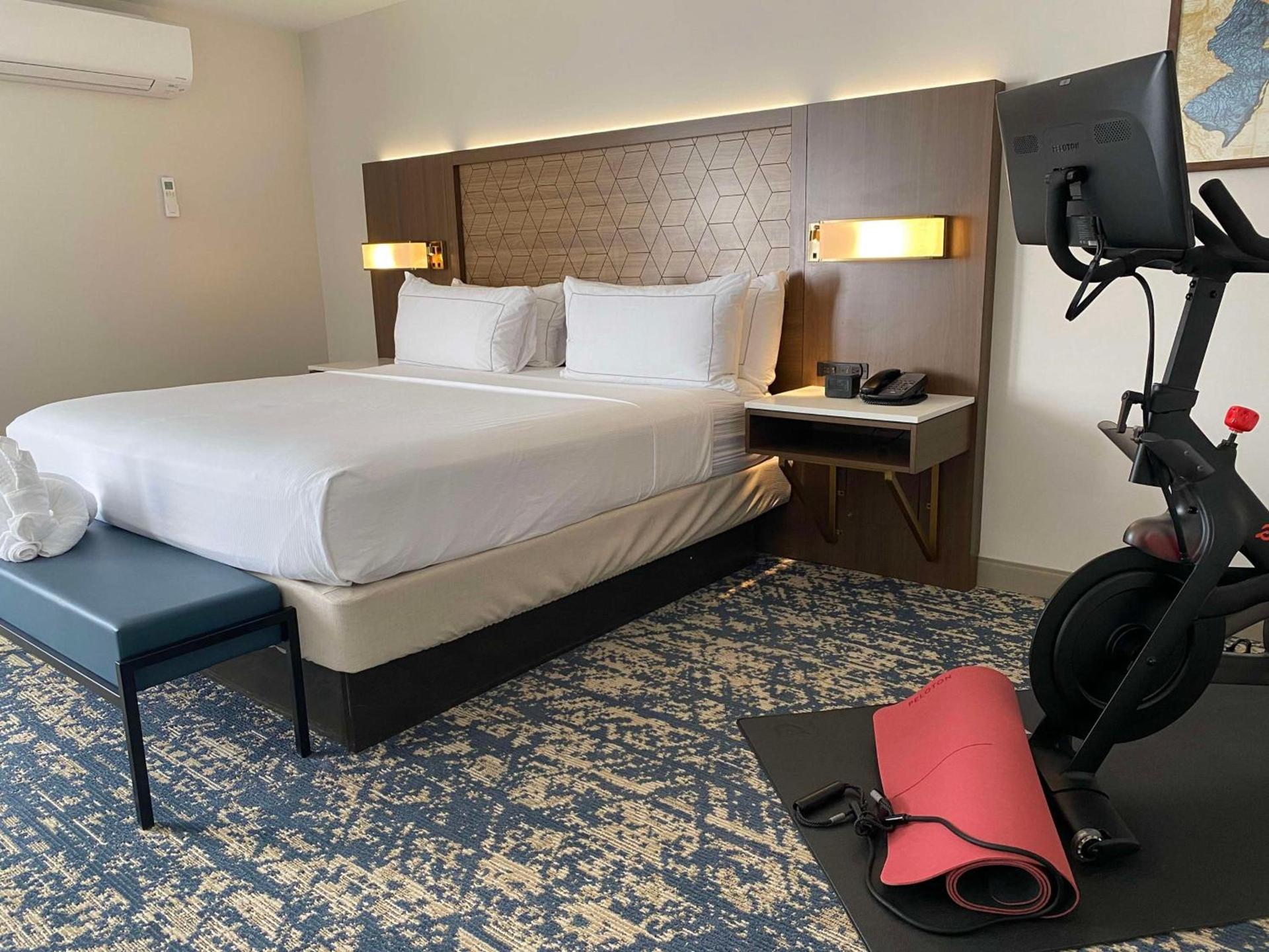 DoubleTree by Hilton Tinton Falls-Eatontown photo 9