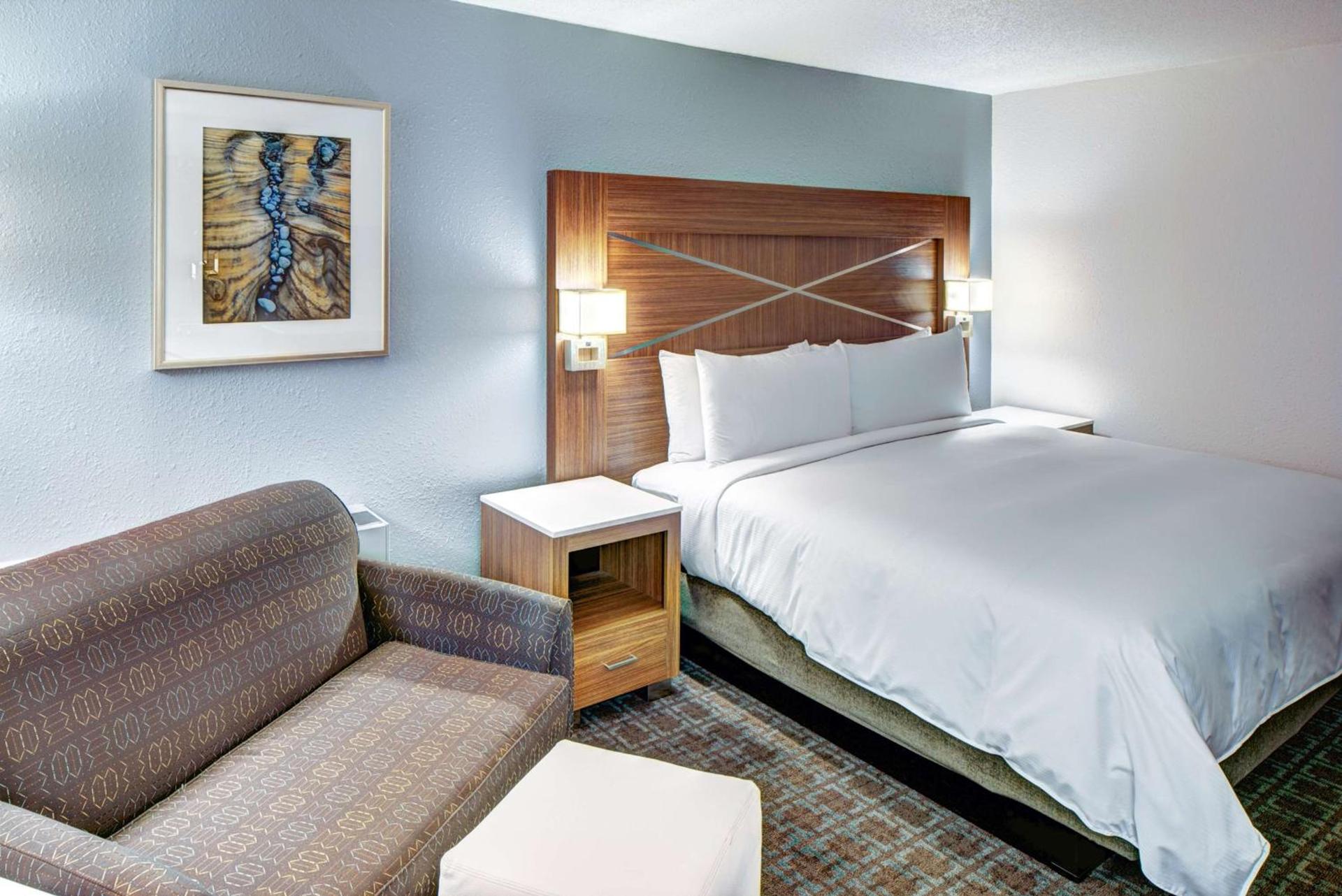 DoubleTree by Hilton Milwaukee Downtown photo 26