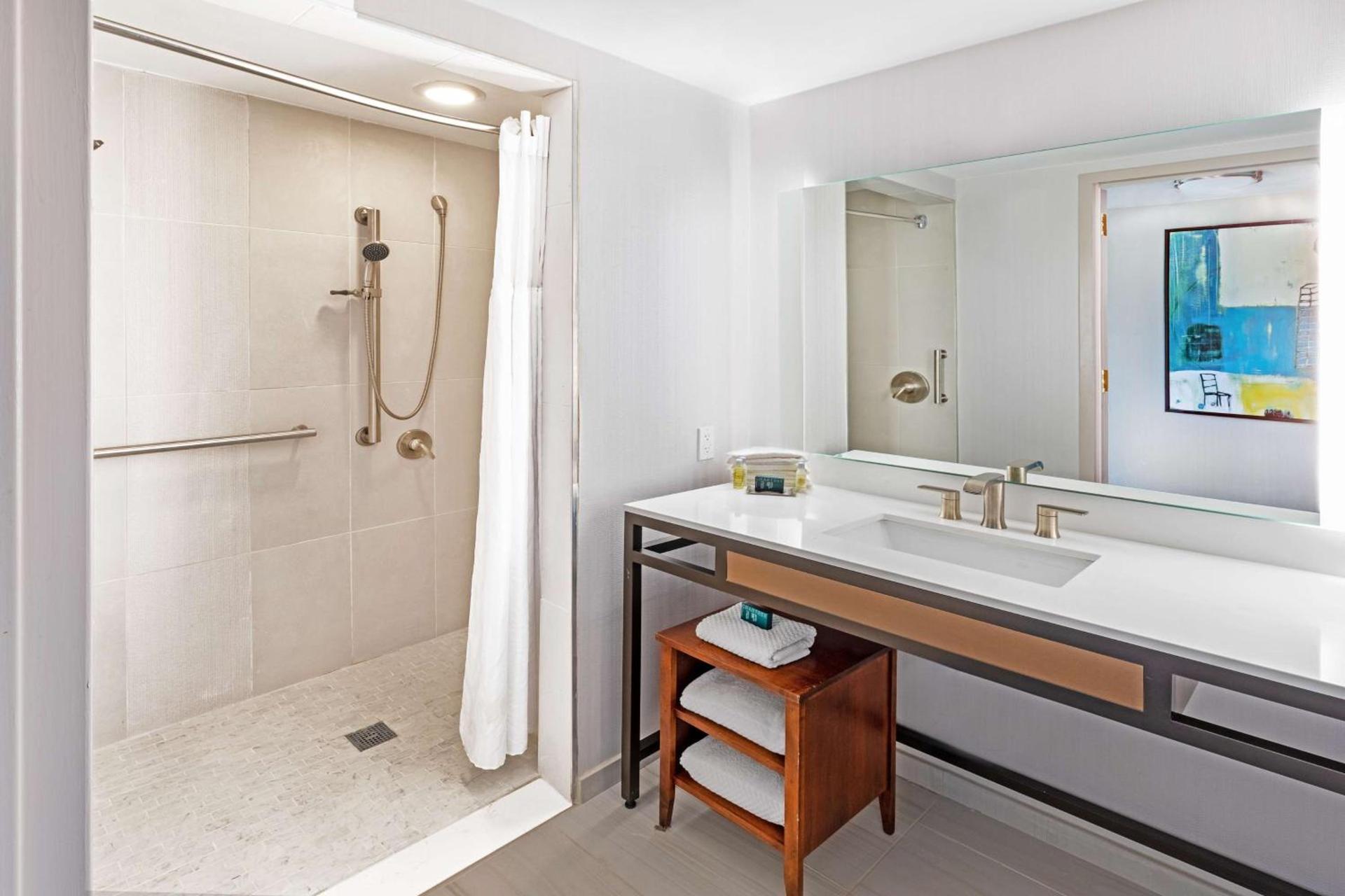 DoubleTree by Hilton Tulsa - Warren Place photo 13