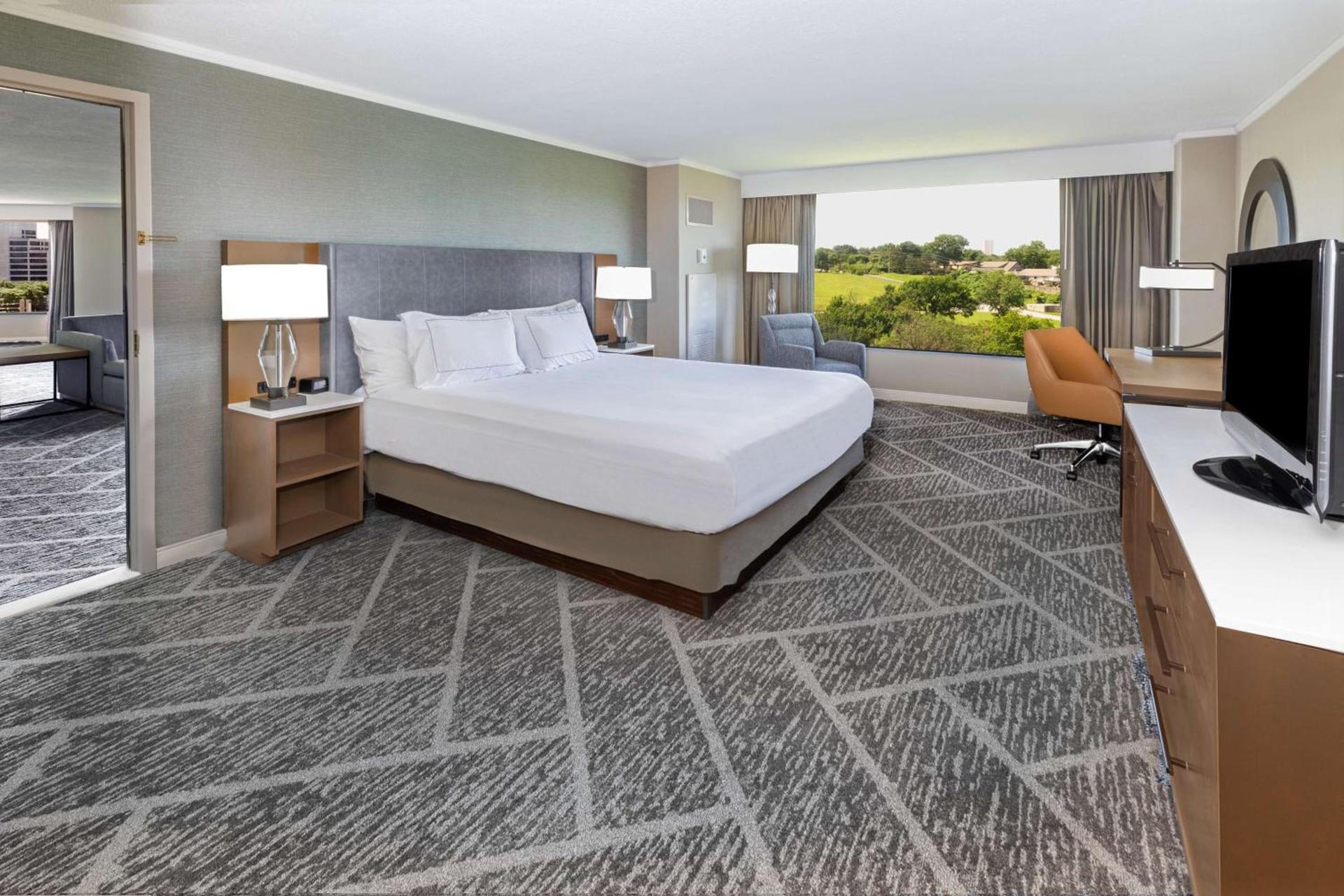 DoubleTree by Hilton Tulsa - Warren Place photo 34