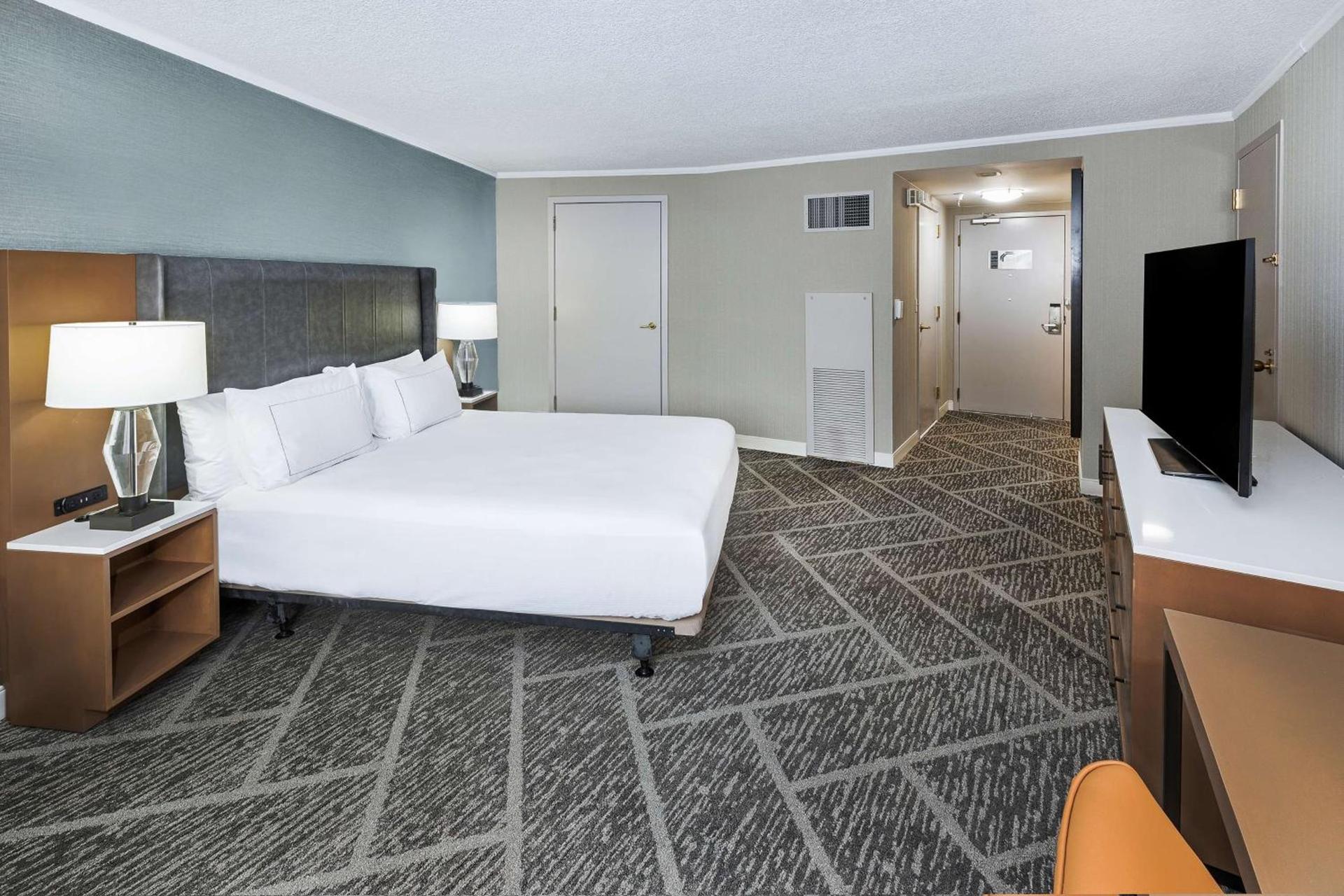DoubleTree by Hilton Tulsa - Warren Place photo 69