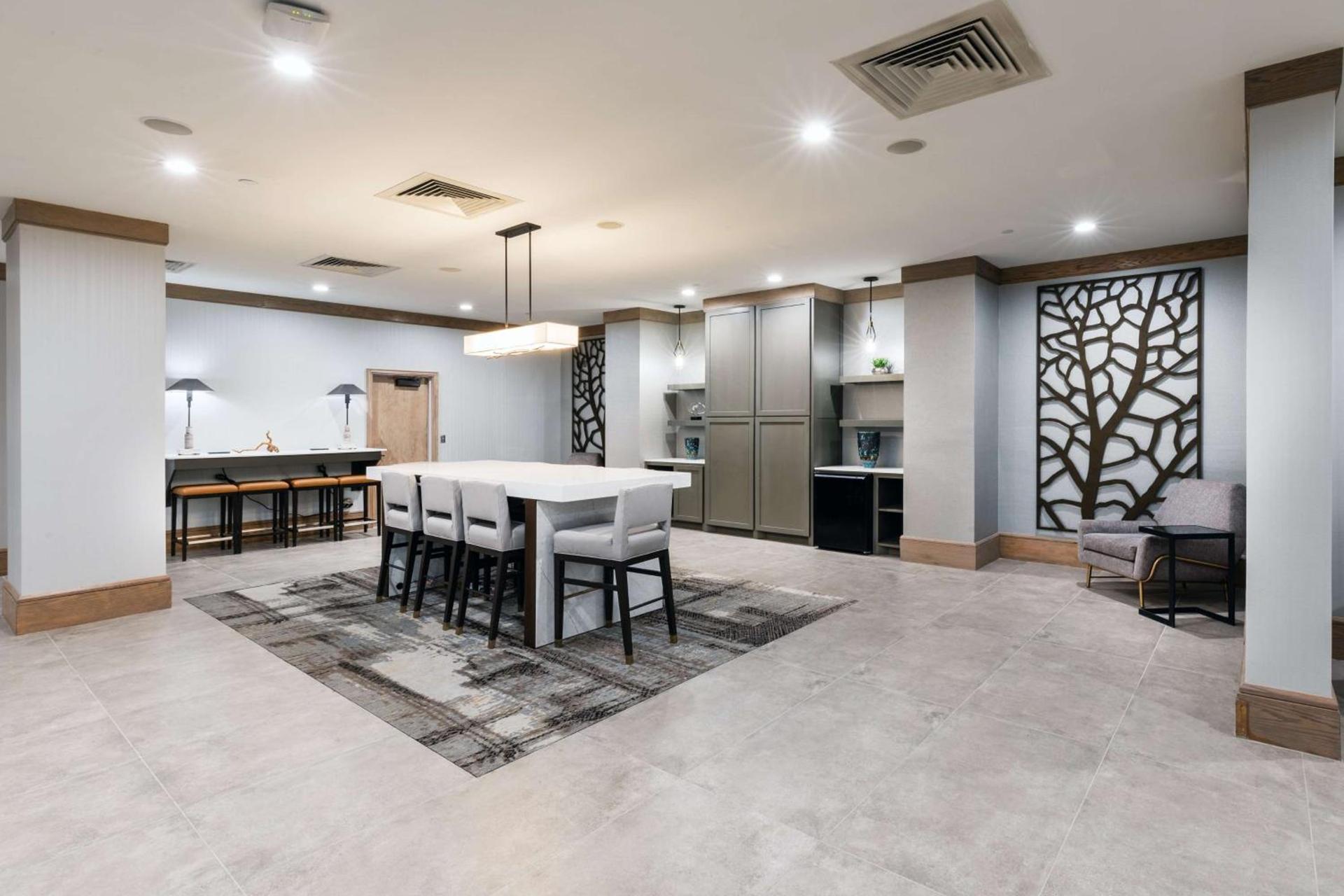 DoubleTree by Hilton Tulsa - Warren Place photo 70