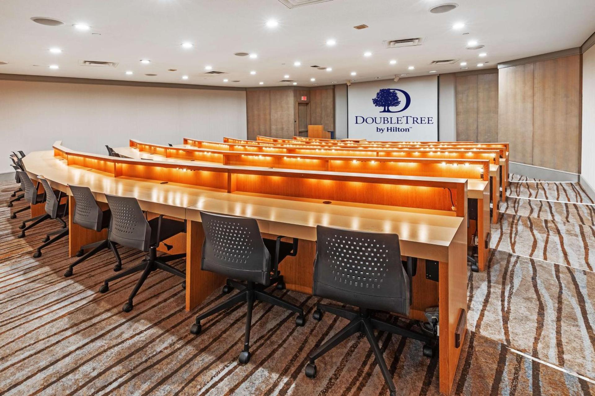 DoubleTree by Hilton Tulsa - Warren Place photo 60