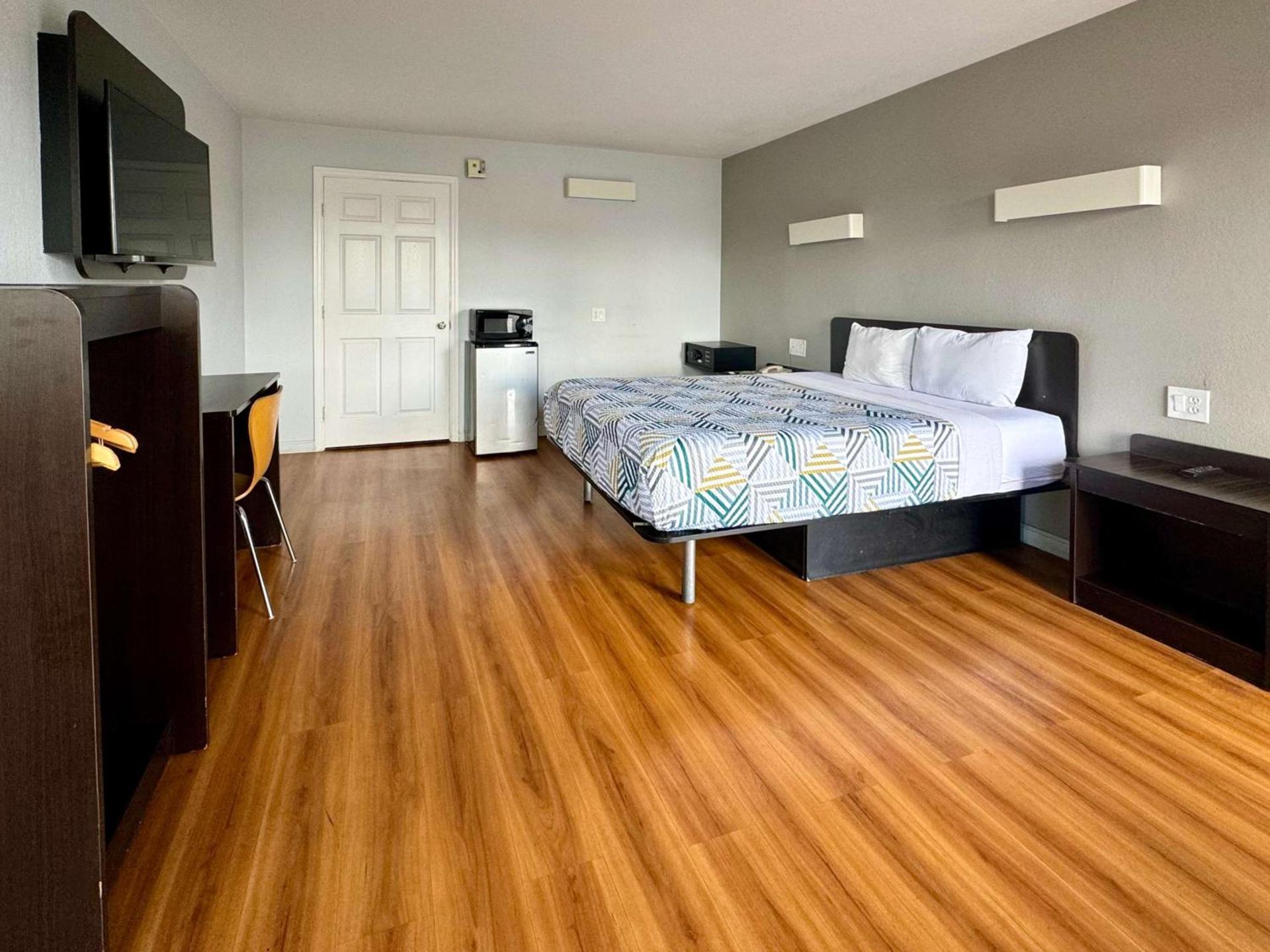 Motel 6-Delano, CA photo 6