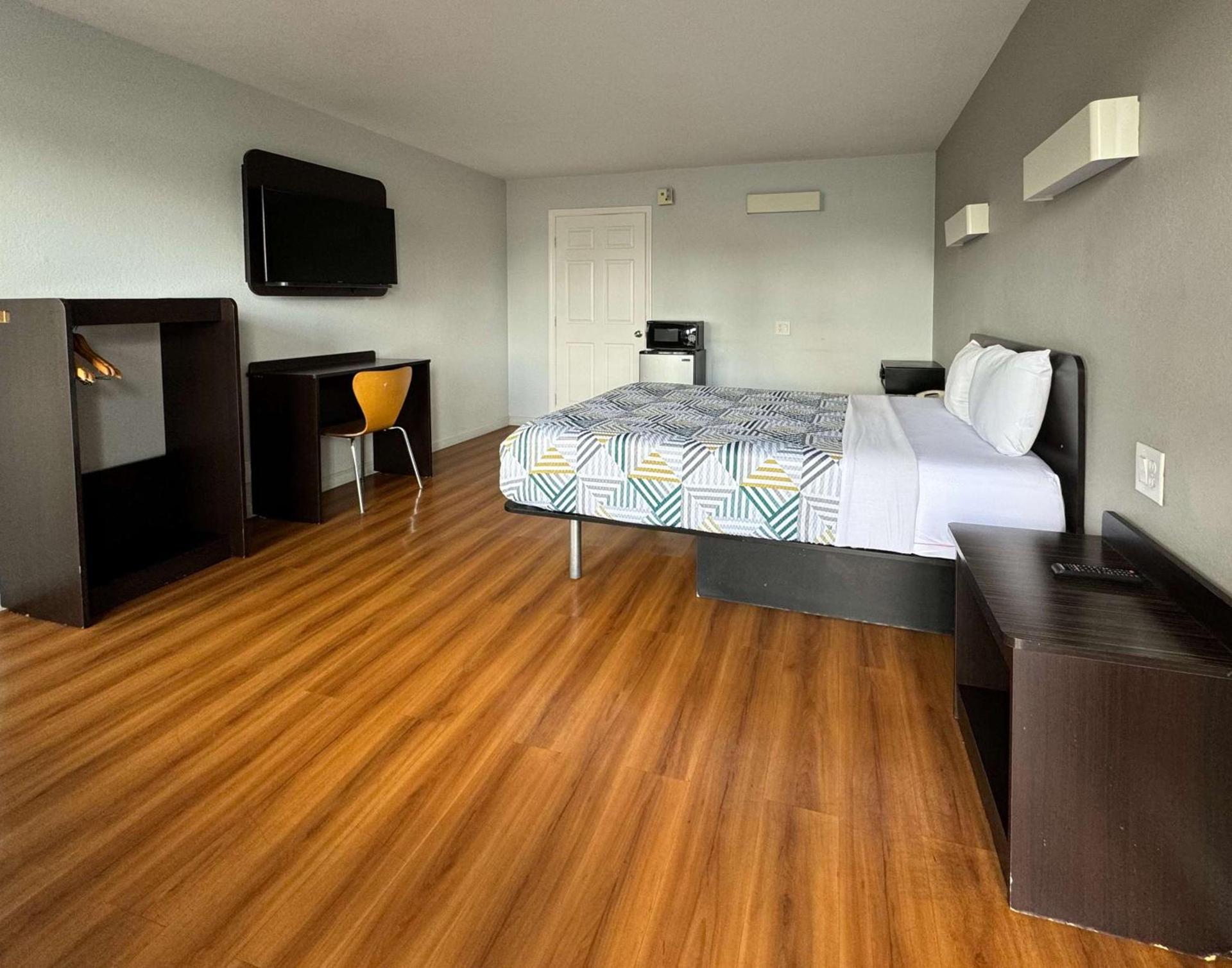 Motel 6-Delano, CA photo 7