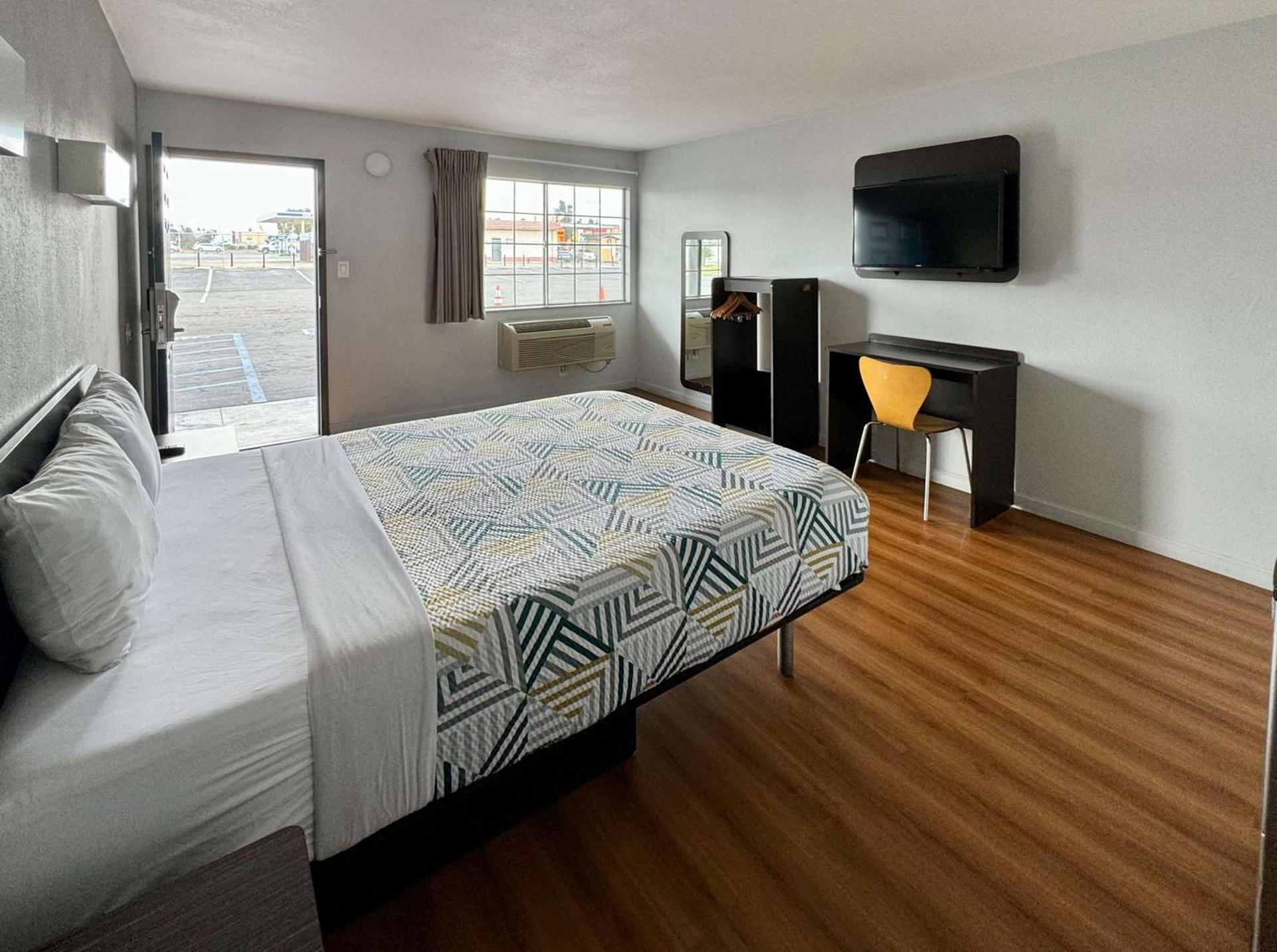 Motel 6-Delano, CA photo 8