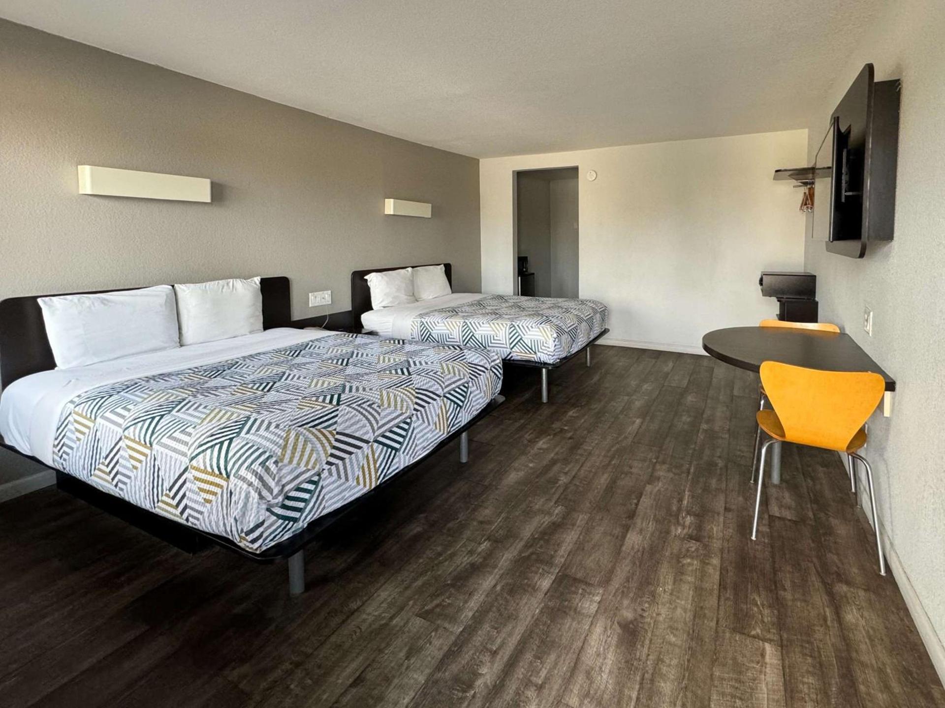 Motel 6-Delano, CA photo 14