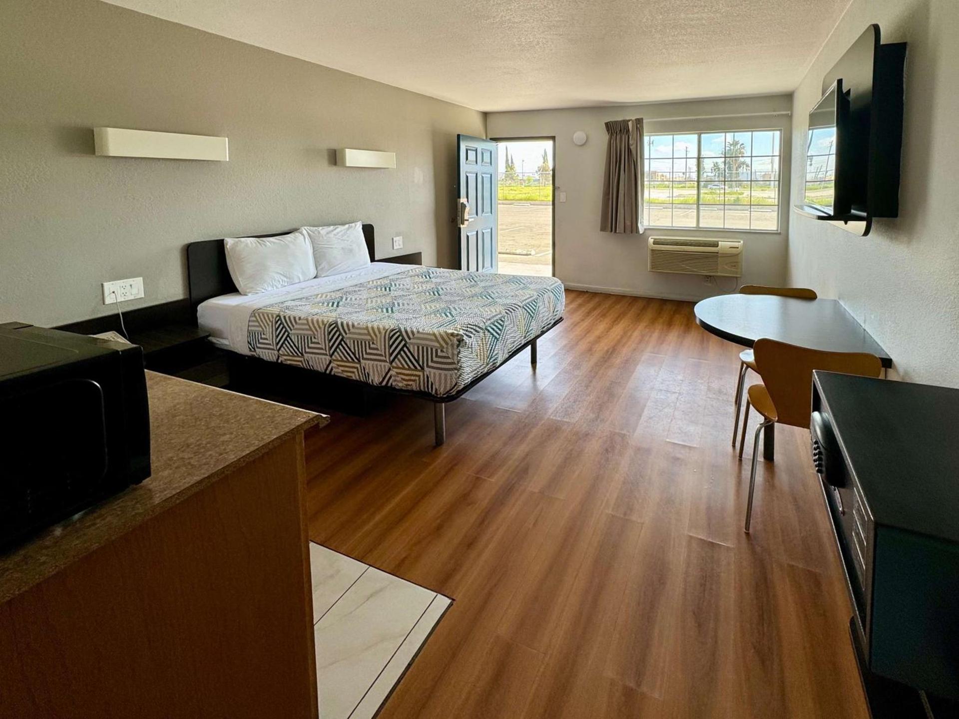 Motel 6-Delano, CA photo 12