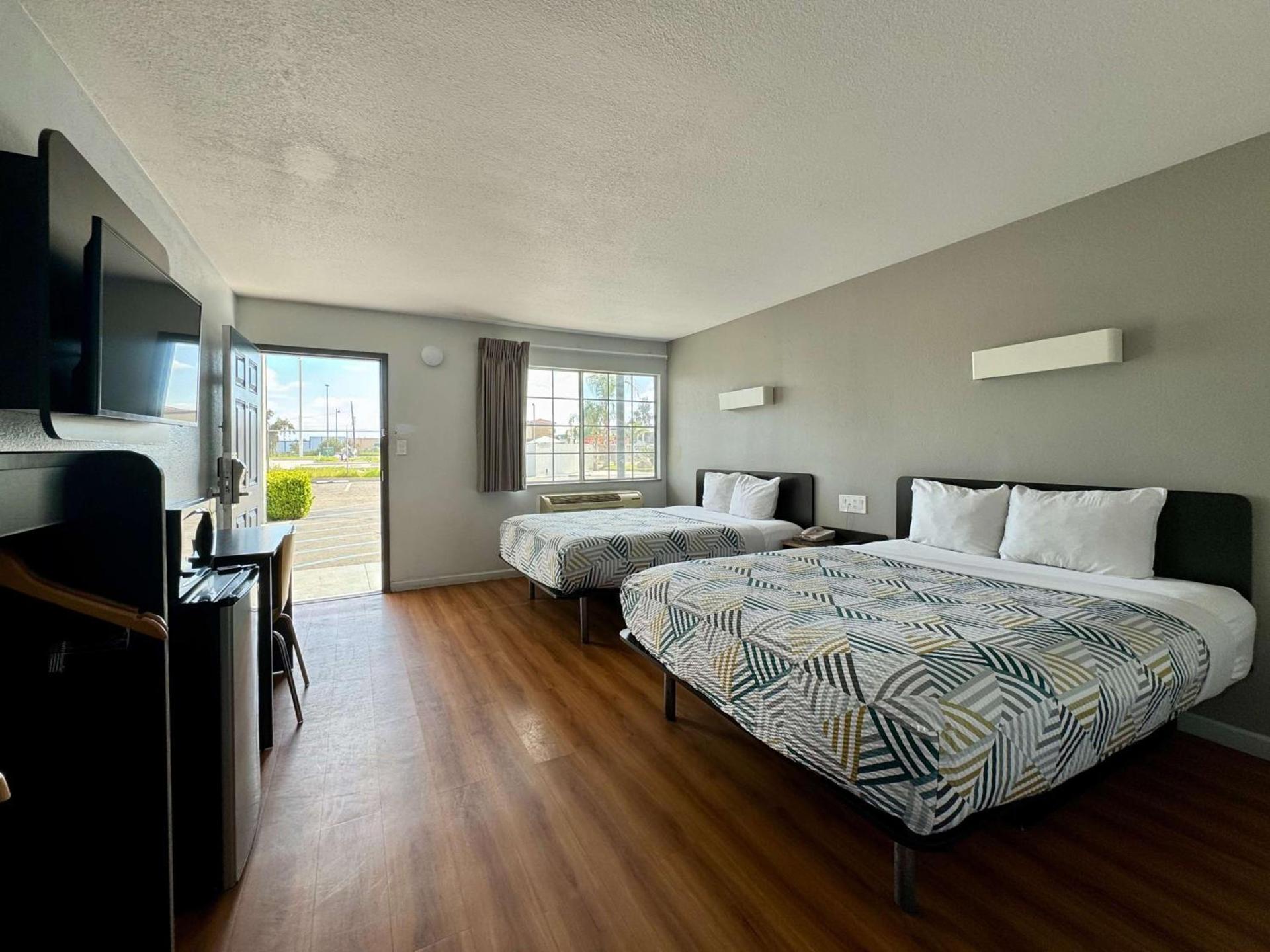 Motel 6-Delano, CA photo 17