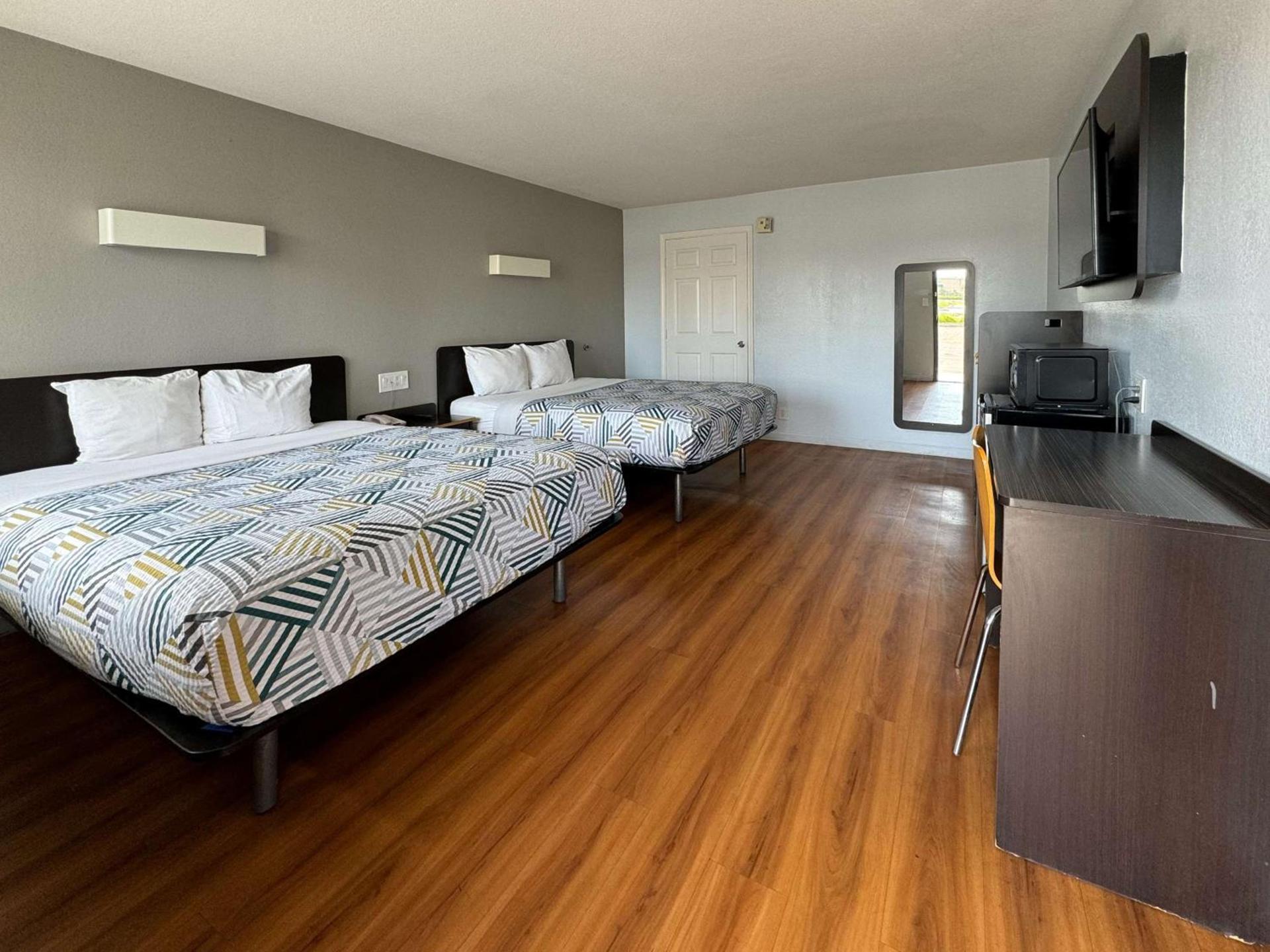 Motel 6-Delano, CA photo 18