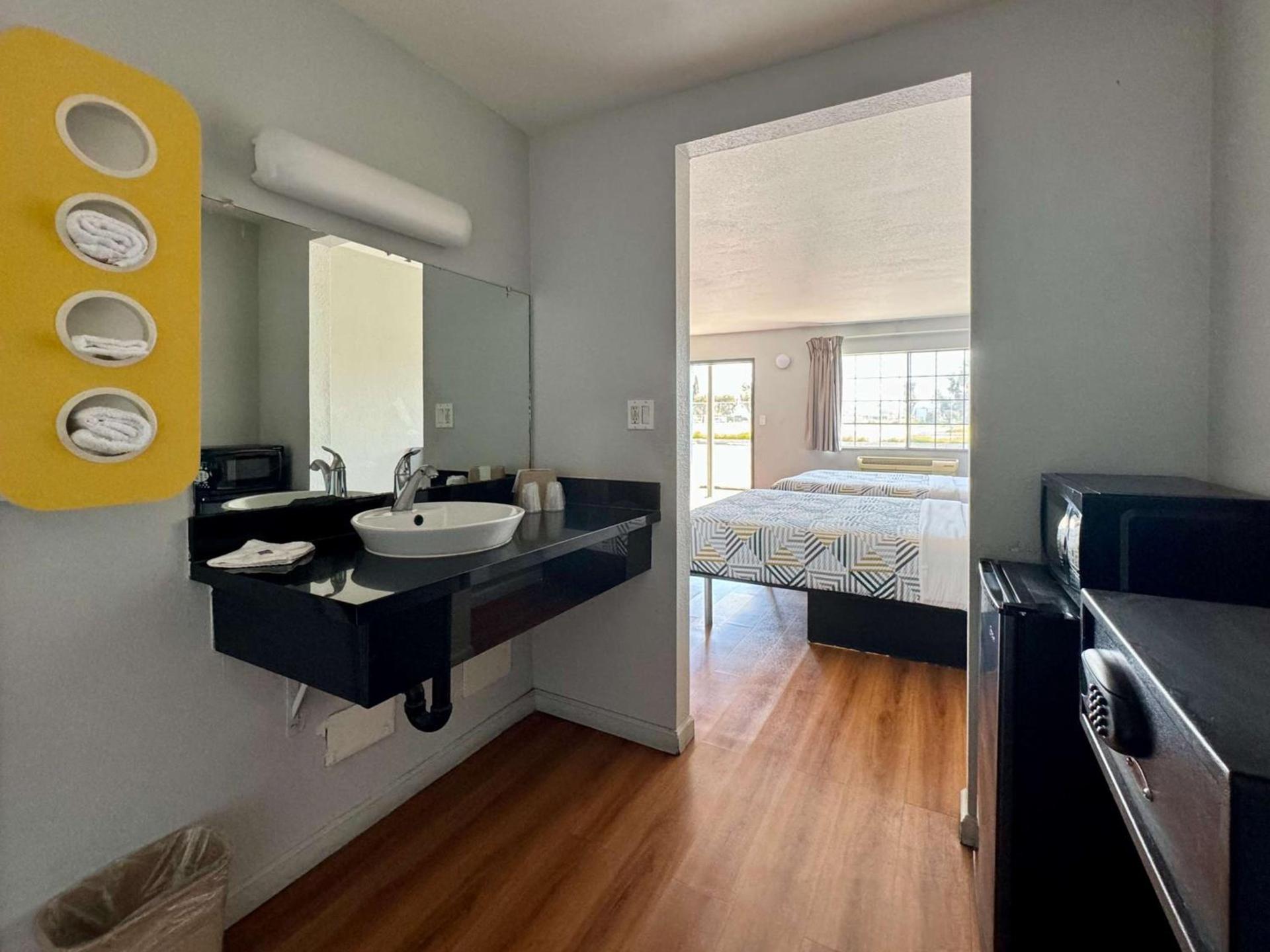 Motel 6-Delano, CA photo 24