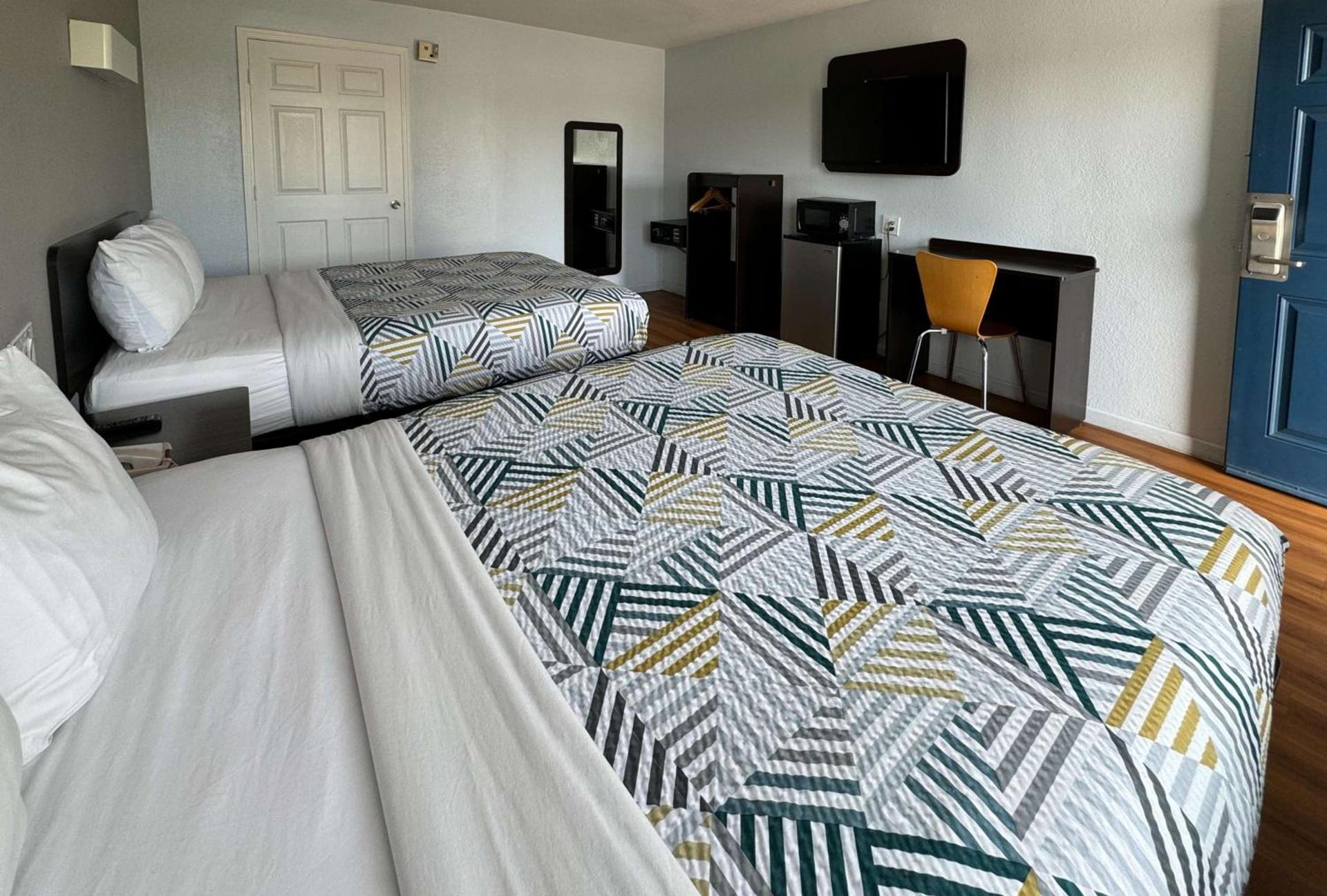 Motel 6-Delano, CA photo 20