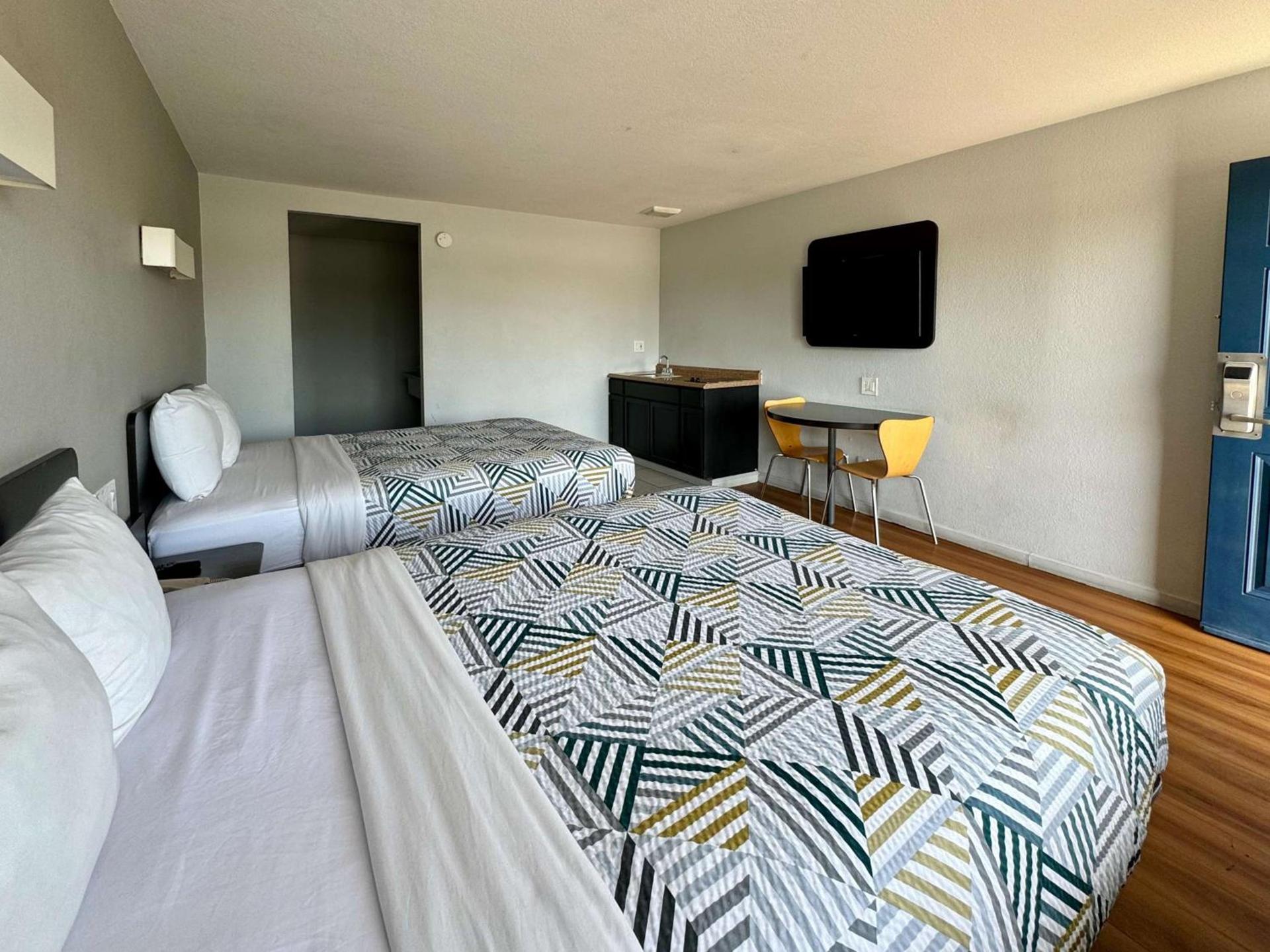 Motel 6-Delano, CA photo 22
