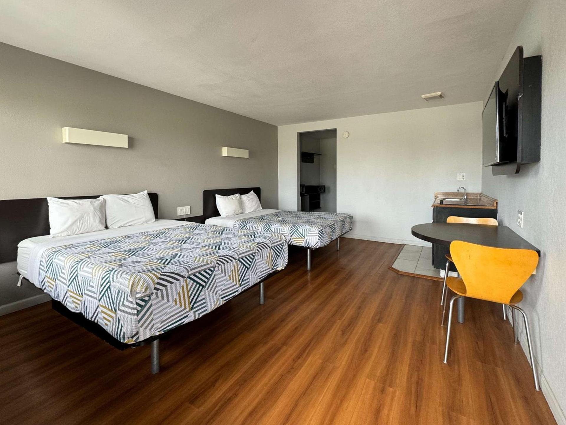 Motel 6-Delano, CA photo 23
