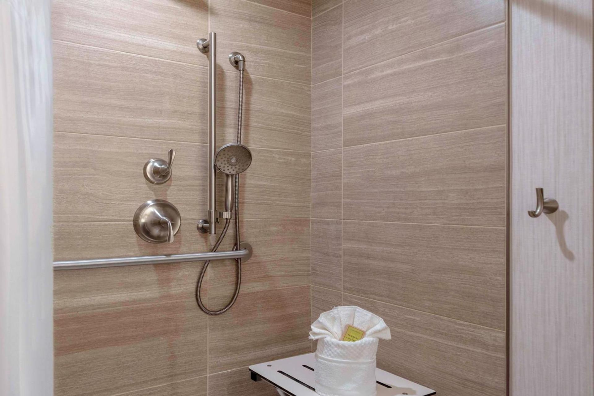 DoubleTree by Hilton Hotel Burlington Vermont photo 39