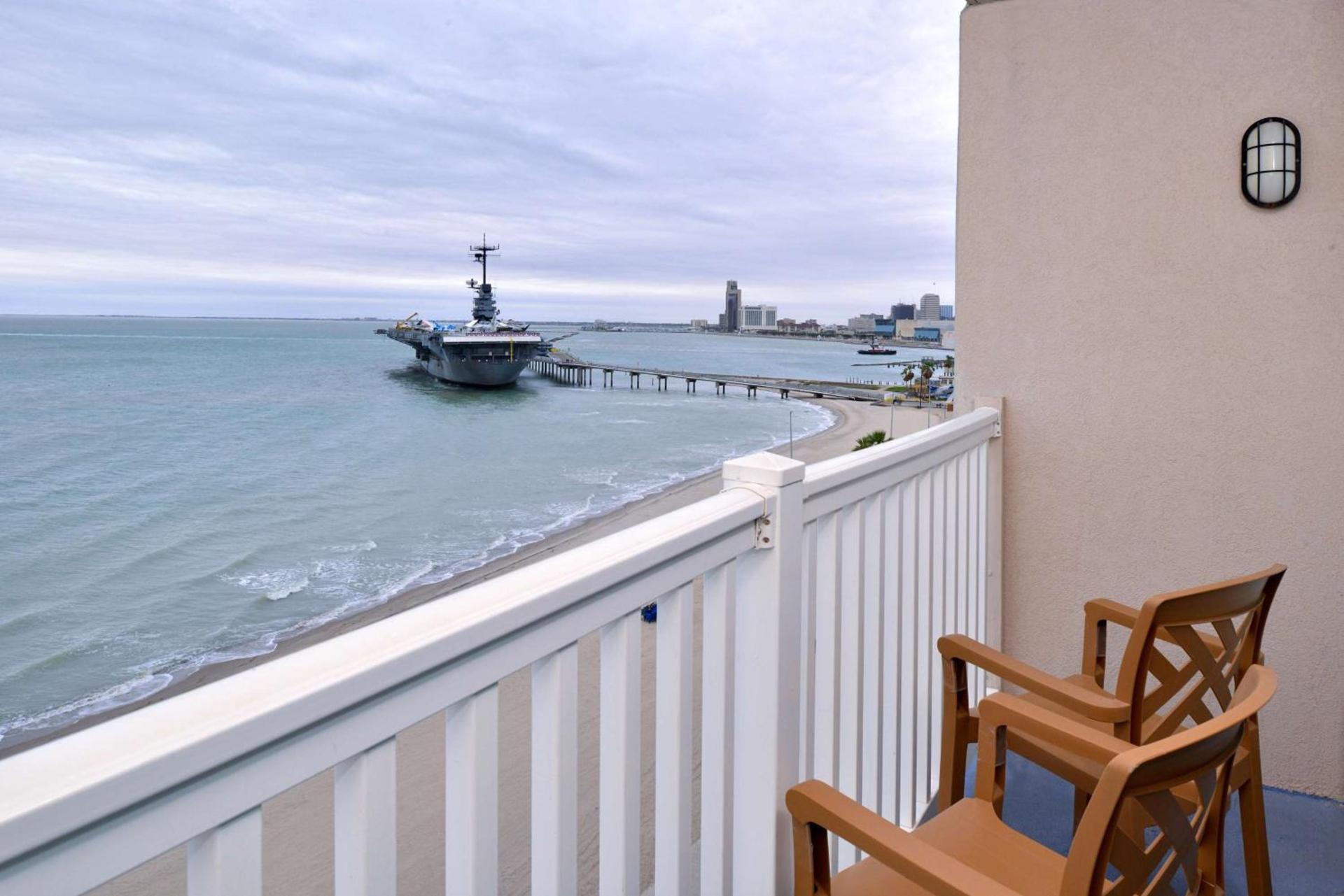 DoubleTree by Hilton Corpus Christi Beachfront photo 3